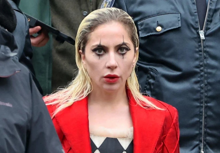 Fotos de Lady Gaga como Harley Quinn en el rodaje de Joker 2. Margot Robbie da su Ok