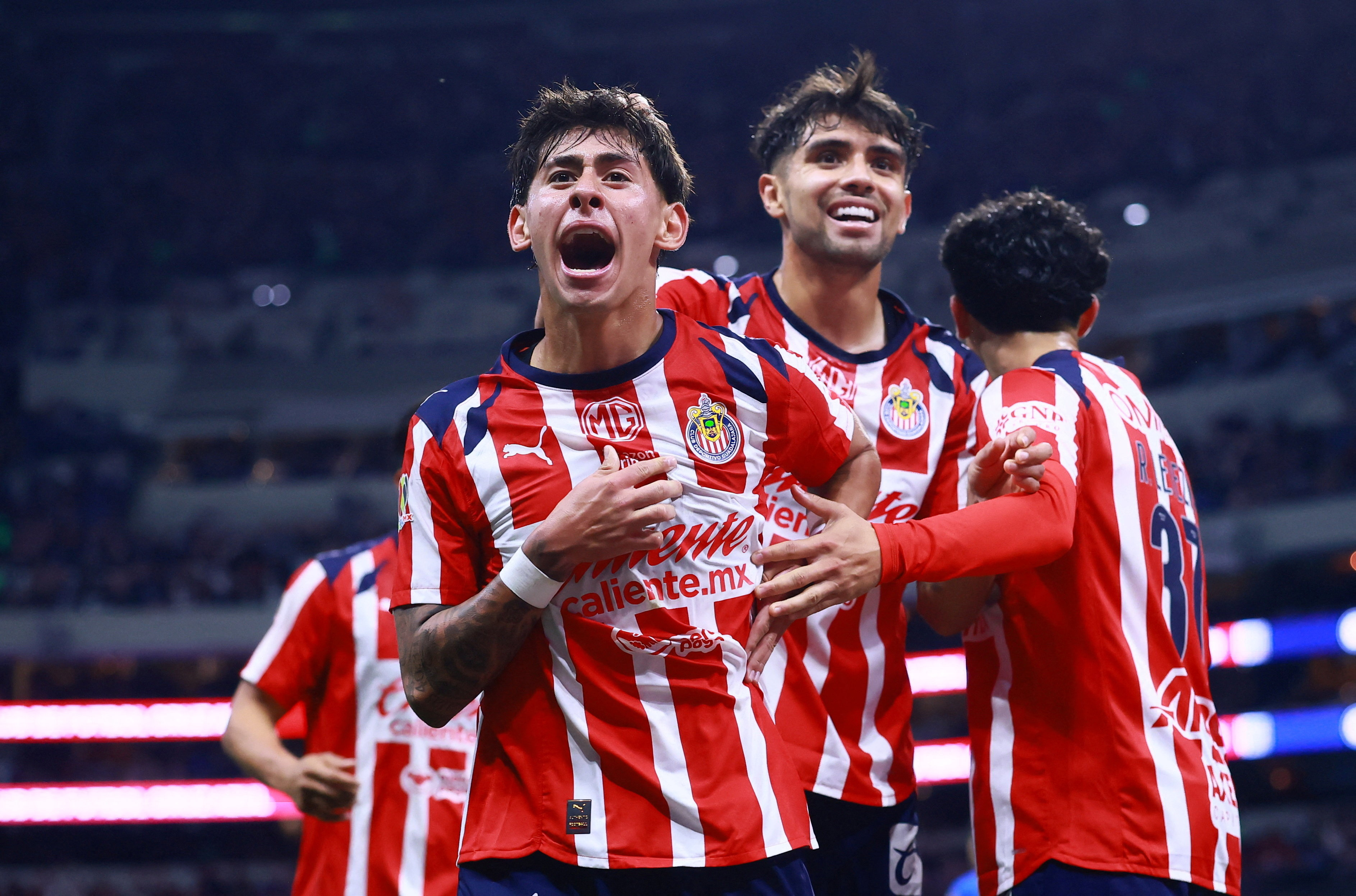 Santiago Sandoval celebrando en la ida contra Cruz Azul