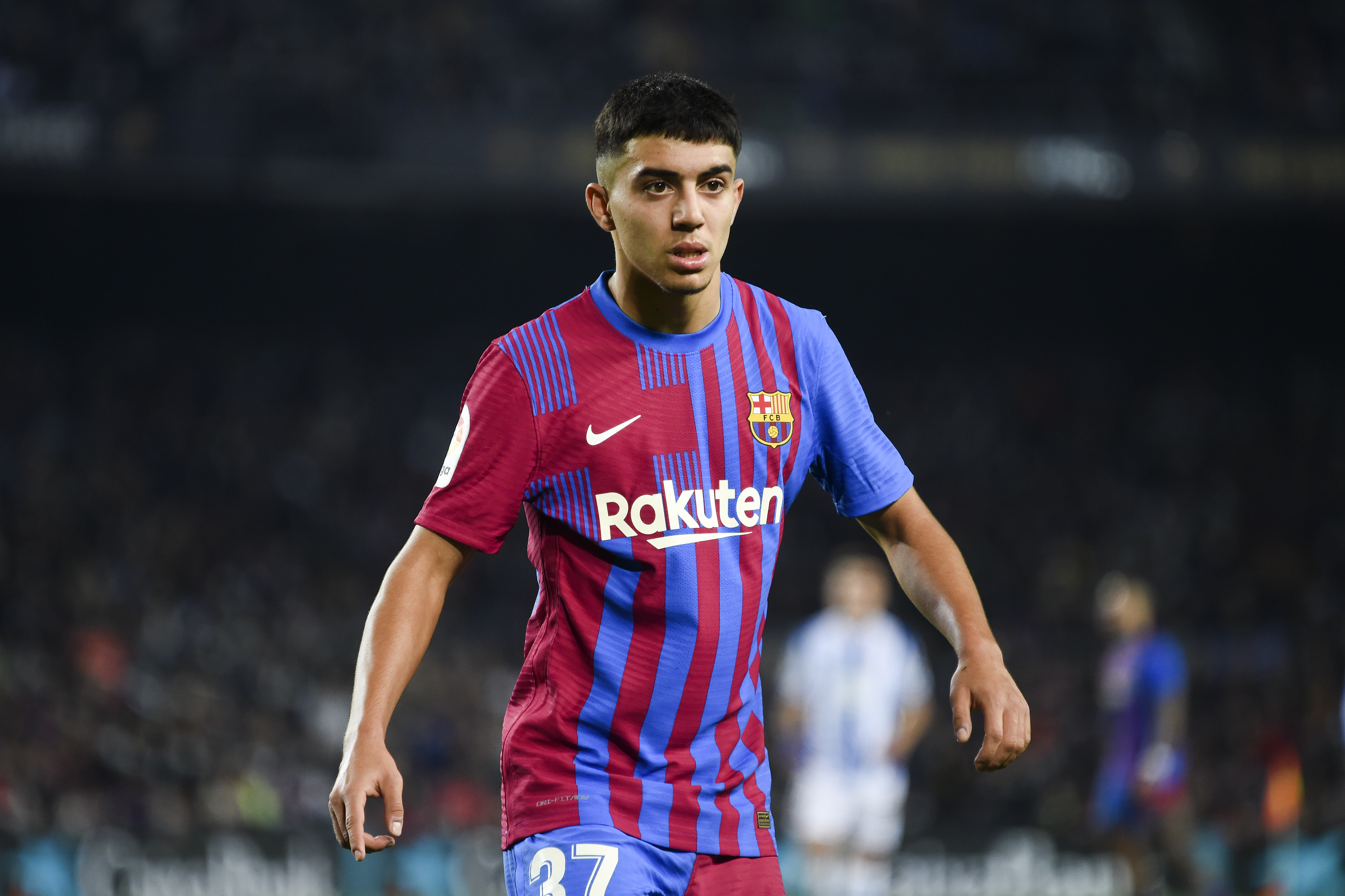 Se formó en las categorías inferiores del Barcelona y debutó en el primer equipo en 2021. Jugó como azulgrana hasta verano de 2023.