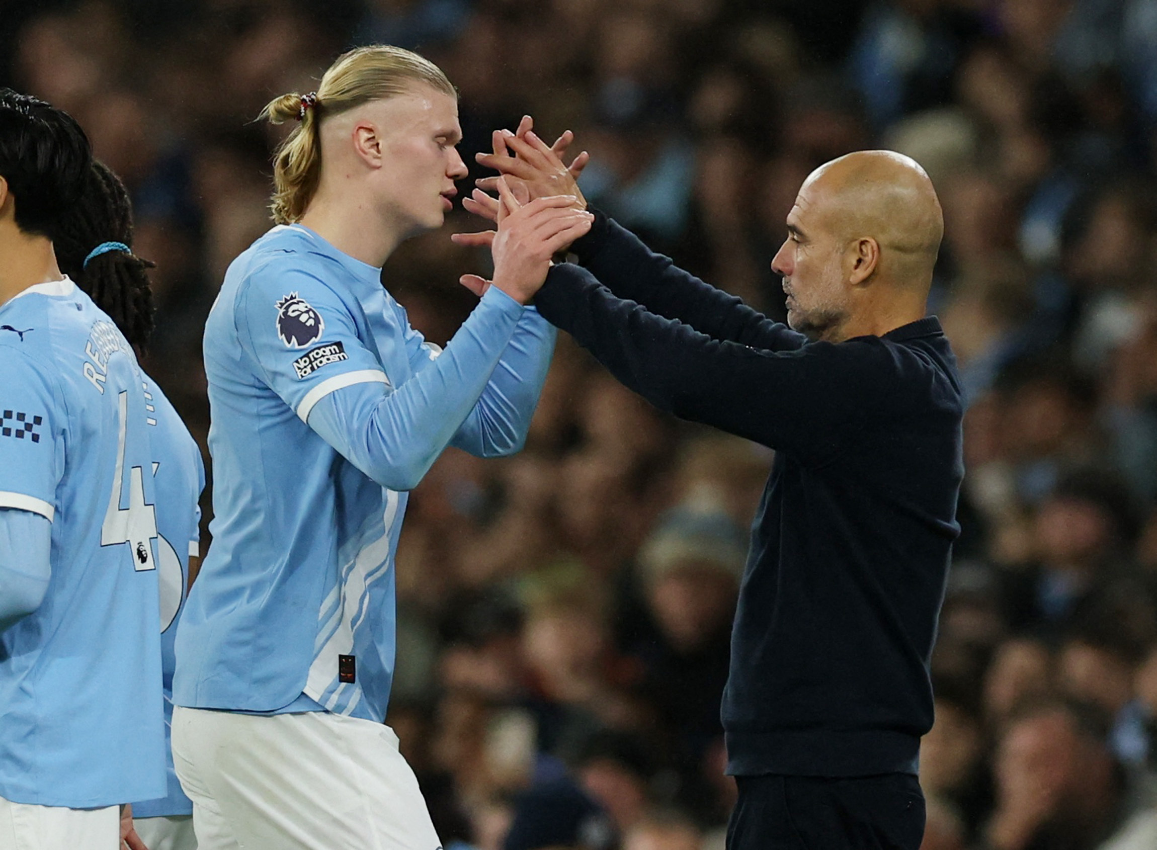 Soccer Football - Premier League - Manchester City v Sunderland - Etihad Stadium, Manchester, Britain - December 6, 2025 Manchester City manager Pep Guardiola reacts with Erling Haaland after he was substituted REUTERS/Phil Noble EDITORIAL USE ONLY. NO USE WITH UNAUTHORIZED AUDIO, VIDEO, DATA, FIXTURE LISTS, CLUB/LEAGUE LOGOS OR 'LIVE' SERVICES. ONLINE IN-MATCH USE LIMITED TO 120 IMAGES, NO VIDEO EMULATION. NO USE IN BETTING, GAMES OR SINGLE CLUB/LEAGUE/PLAYER PUBLICATIONS. PLEASE CONTACT YOUR ACCOUNT REPRESENTATIVE FOR FURTHER DETAILS..
