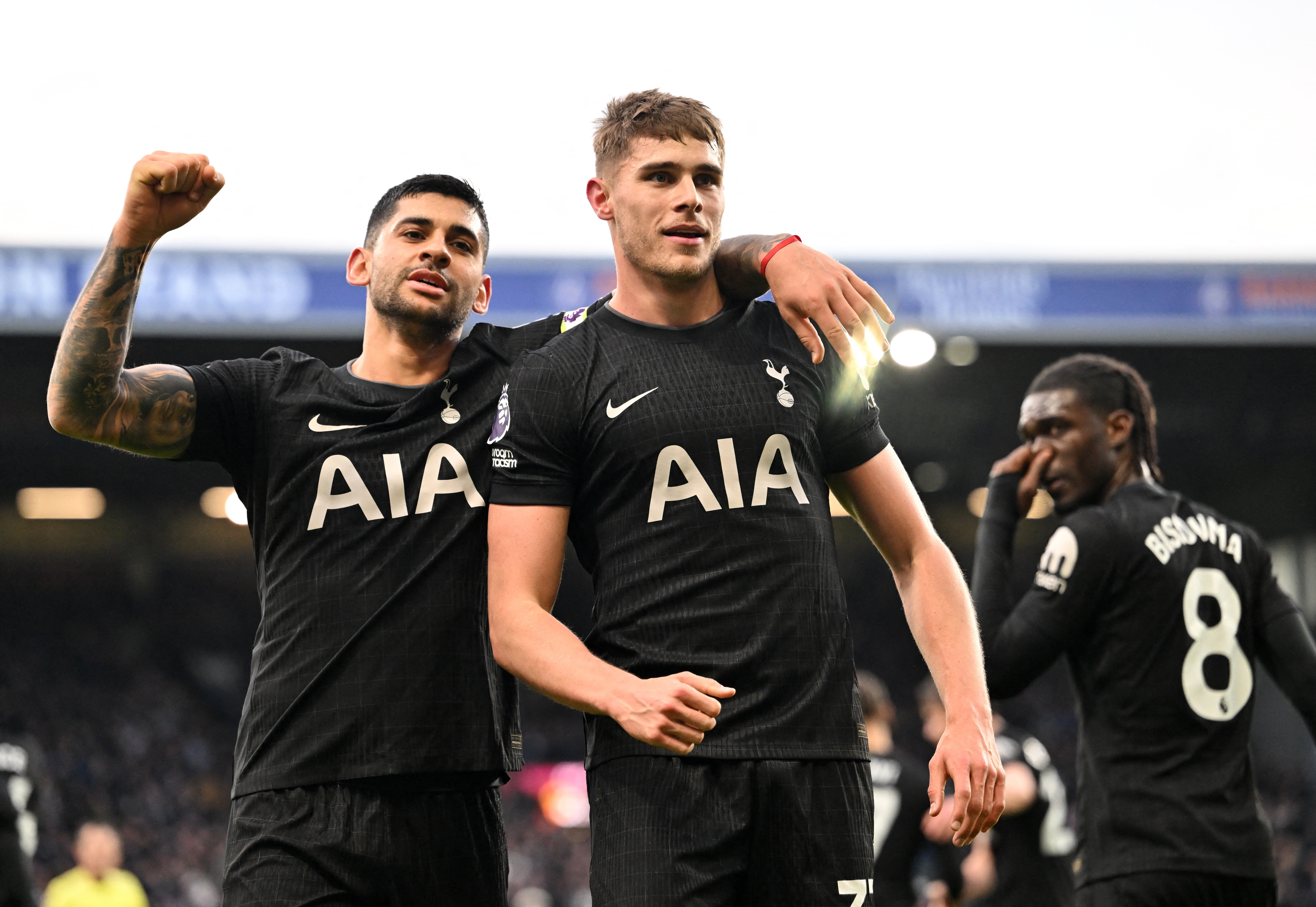 Soccer Football - Premier League - Burnley v Tottenham Hotspur - Turf Moor, Burnley, Britain - January 24, 2026 Tottenham Hotspur's Micky van de Ven celebrates scoring their first goal with Cristian Romero REUTERS/Peter Powell EDITORIAL USE ONLY. NO USE WITH UNAUTHORIZED AUDIO, VIDEO, DATA, FIXTURE LISTS, CLUB/LEAGUE LOGOS OR 'LIVE' SERVICES. ONLINE IN-MATCH USE LIMITED TO 120 IMAGES, NO VIDEO EMULATION. NO USE IN BETTING, GAMES OR SINGLE CLUB/LEAGUE/PLAYER PUBLICATIONS. PLEASE CONTACT YOUR ACCOUNT REPRESENTATIVE FOR FURTHER DETAILS..
