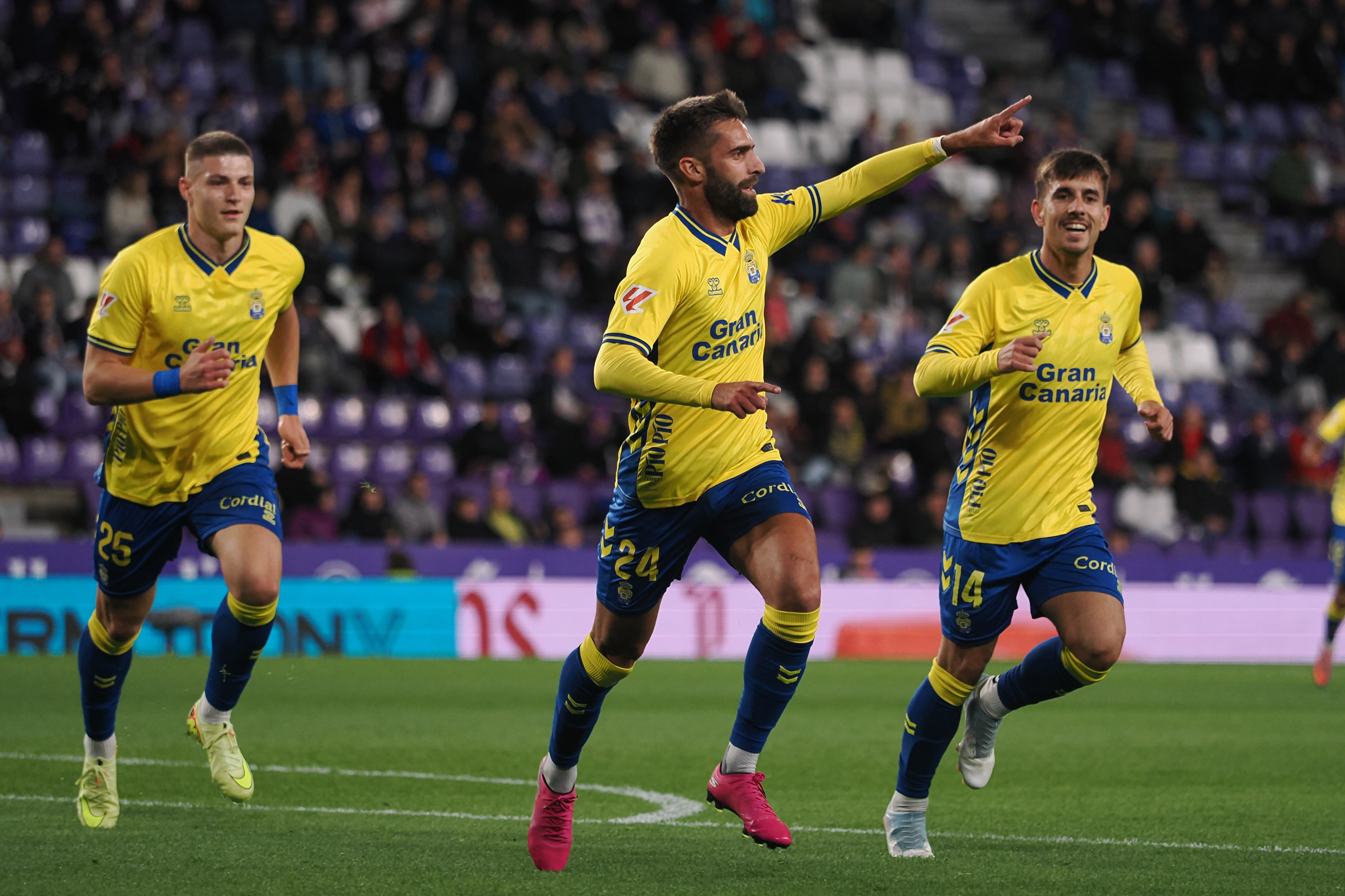 El gol de Pejiño lleva al liderato a Las Palmas