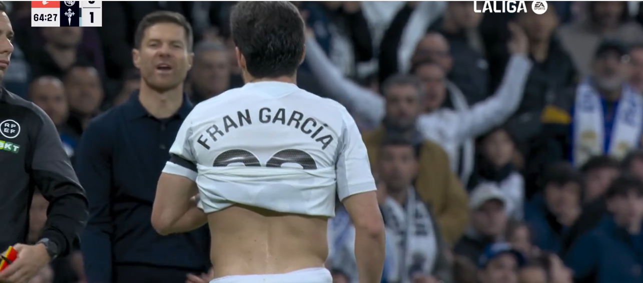 Le pilló la TV de pleno: el bocinazo de cabreo de Xabi Alonso a Fran García por dejar al equipo con 10 