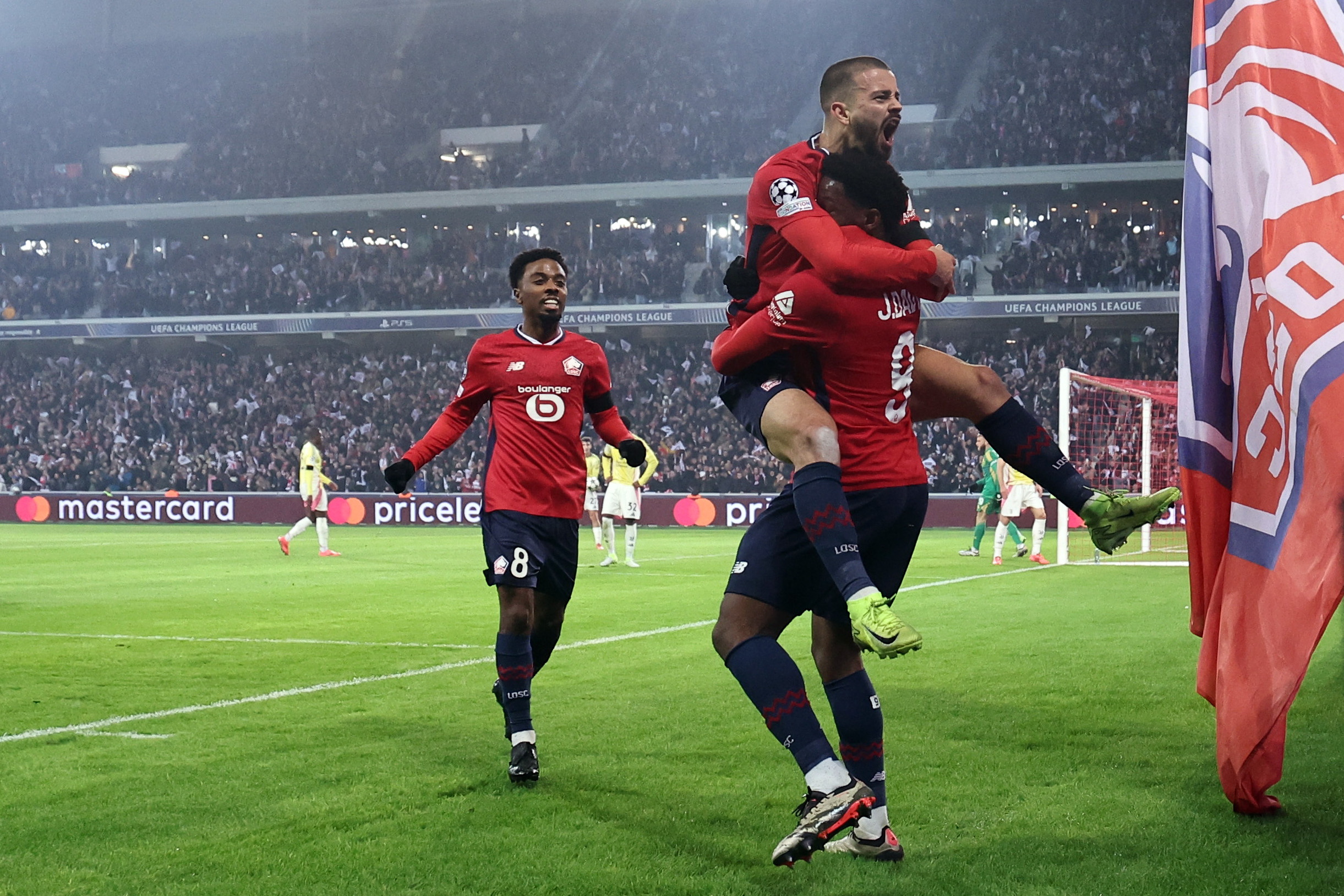 Lille (France), 05/11/2024.- Jonathan David of Lille celebrates with his team mates after scoring a goal during the UEFA Champions League league phase match between Lille OSC and Juventus FC, in Lille, France, 05 November 2024. (Liga de Campeones, Francia) EFE/EPA/CHRISTOPHE PETIT TESSON
