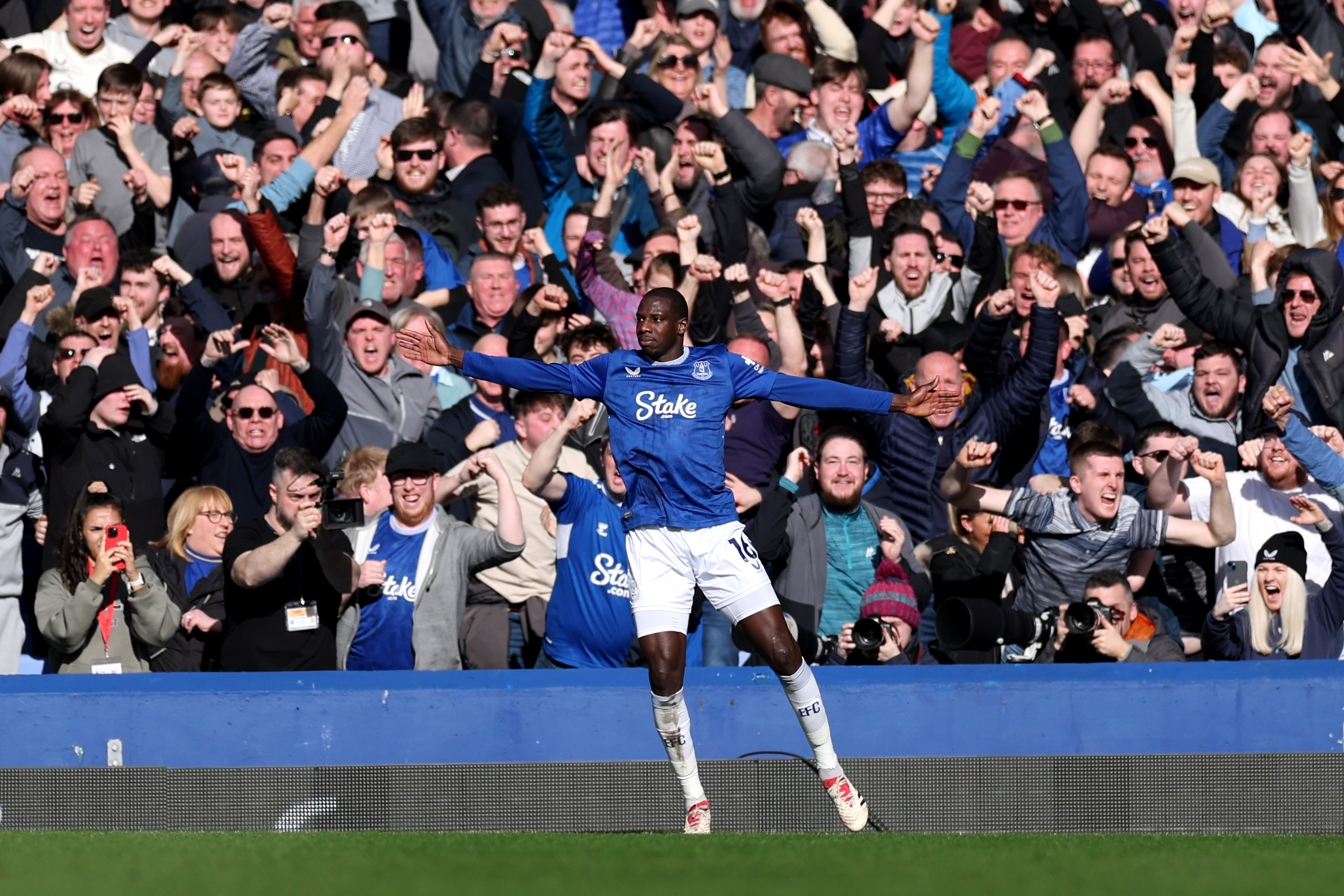 El Everton no renueva a Doucouré