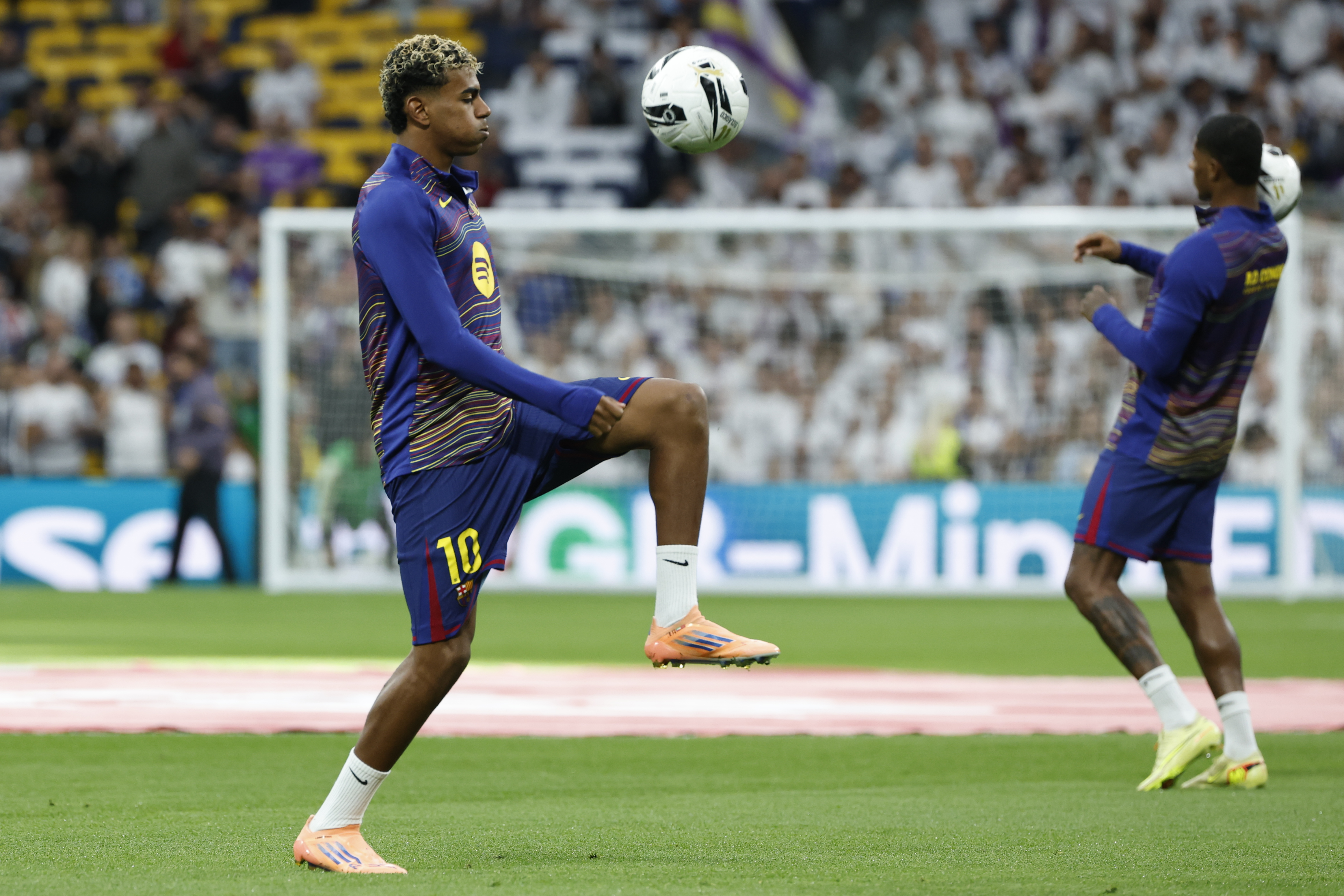 Real Madrid and Barcelona players prepare for kick-off