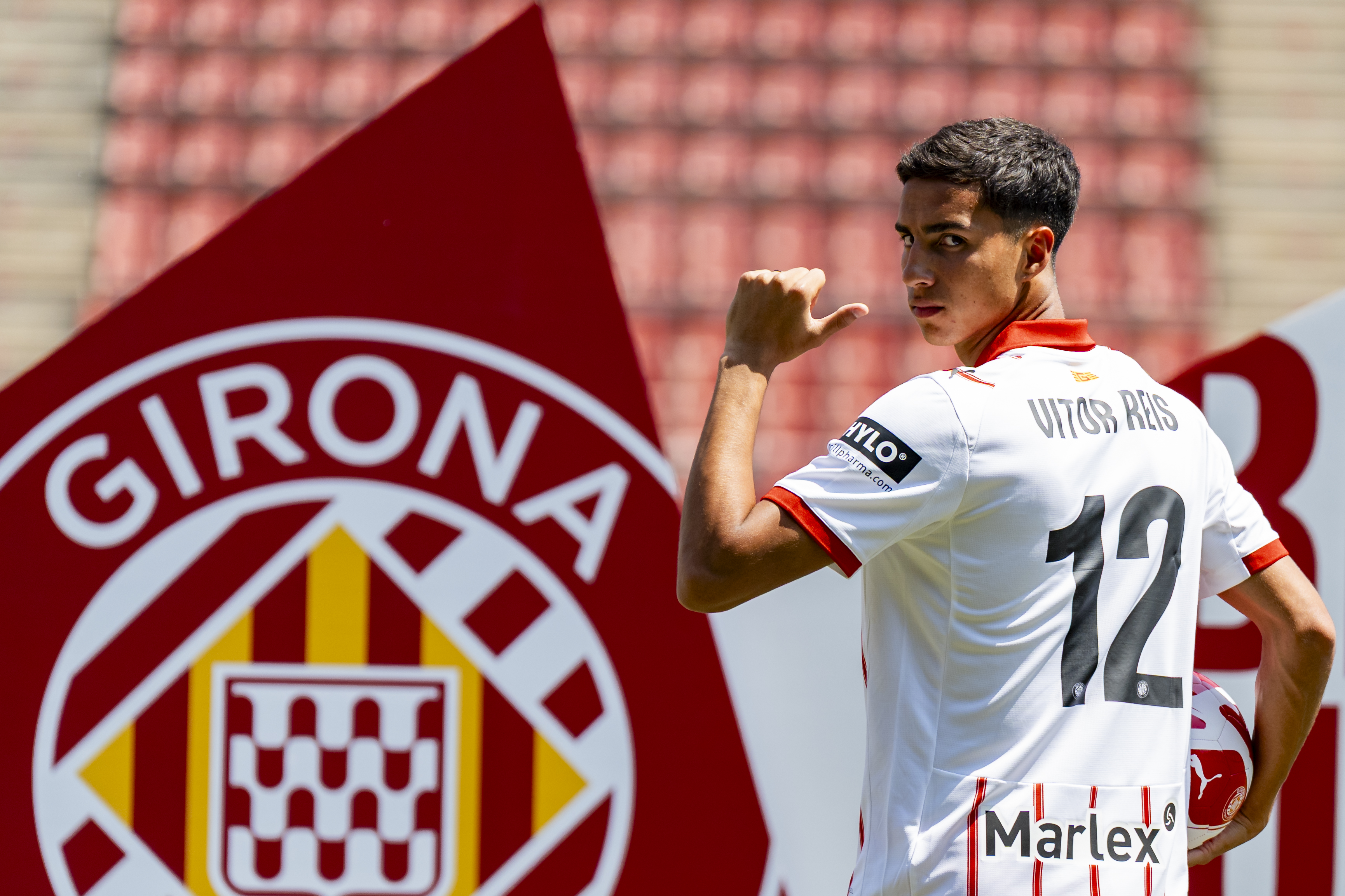 Vitor Reis com a camisa do Girona