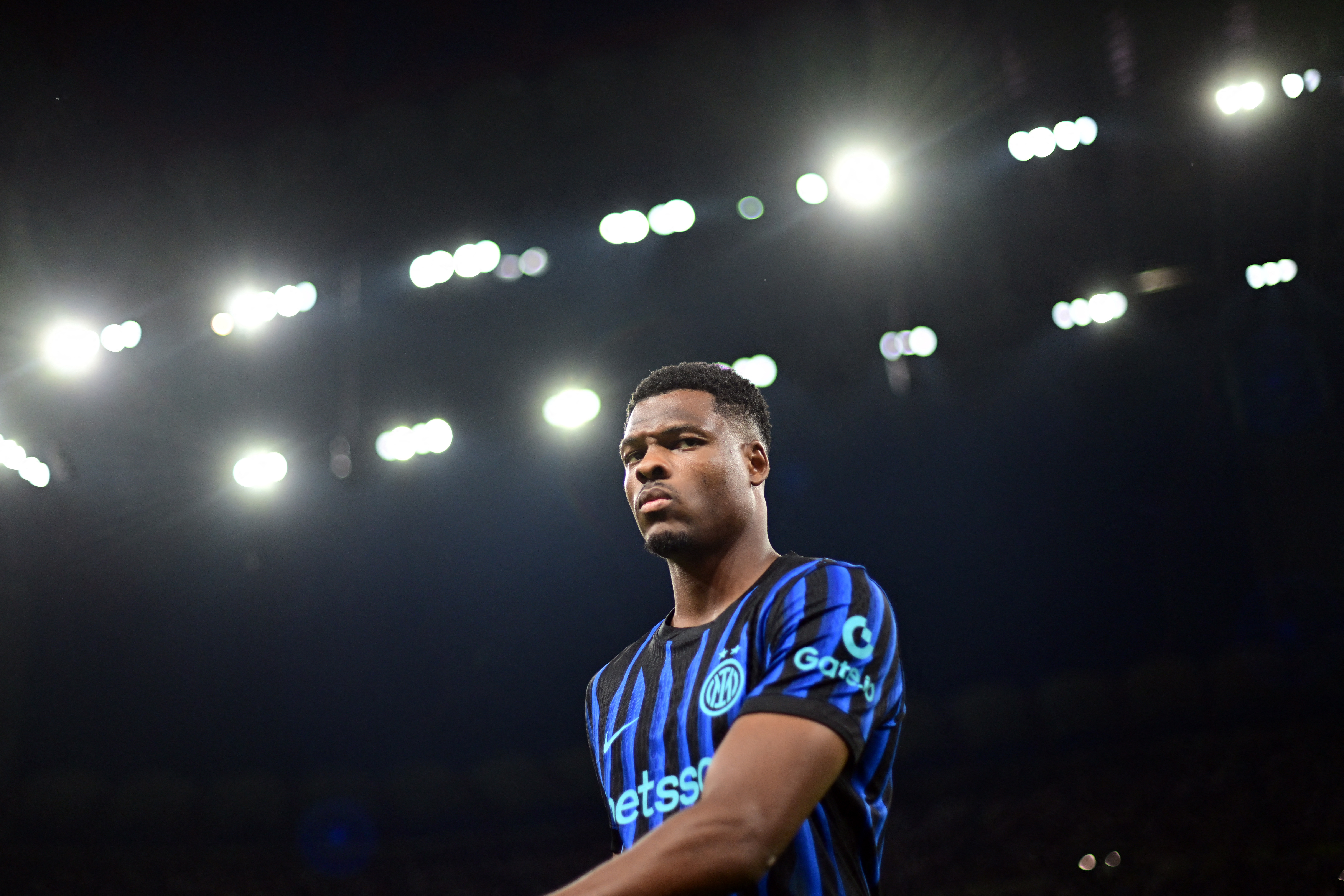 Soccer Football - Serie A - Inter Milan v Torino - San Siro, Milan, Italy - August 25, 2025 Inter Milan's Denzel Dumfries before the match REUTERS/Daniele Mascolo