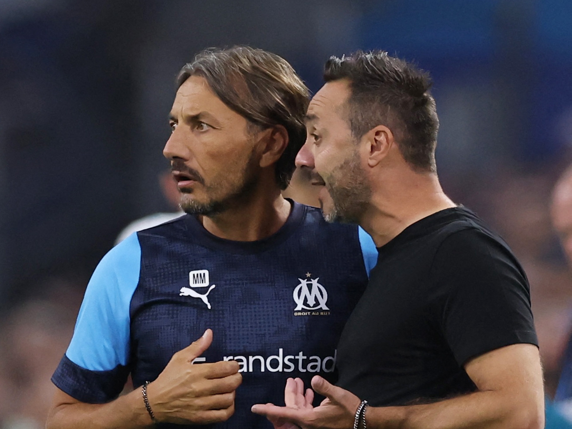 Soccer Football - Ligue 1 - Olympique de Marseille v FC Lorient - Orange Velodrome, Marseille, France - September 12, 2025 Olympique de Marseille coach Roberto De Zerbi talk to Olympique de Marseille physical coach Marco Marcattili REUTERS/Manon Cruz