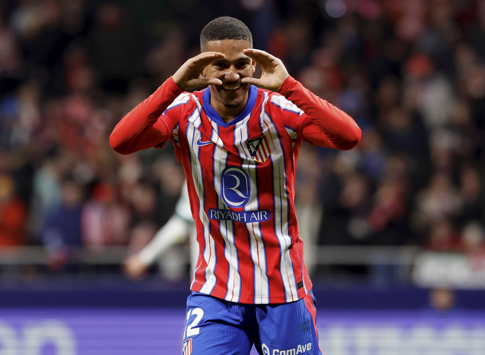 3-0. Samuel Lino celebra el tercer gol que anota en el minuto 41 de partido.