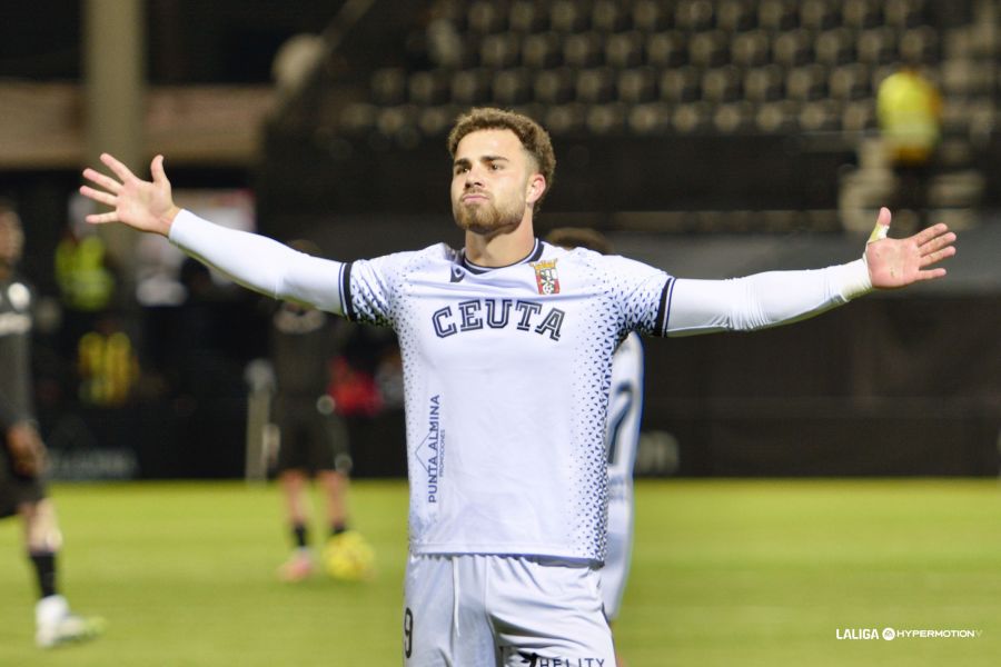 El Ceuta frena al Almería en el partido más largo del año