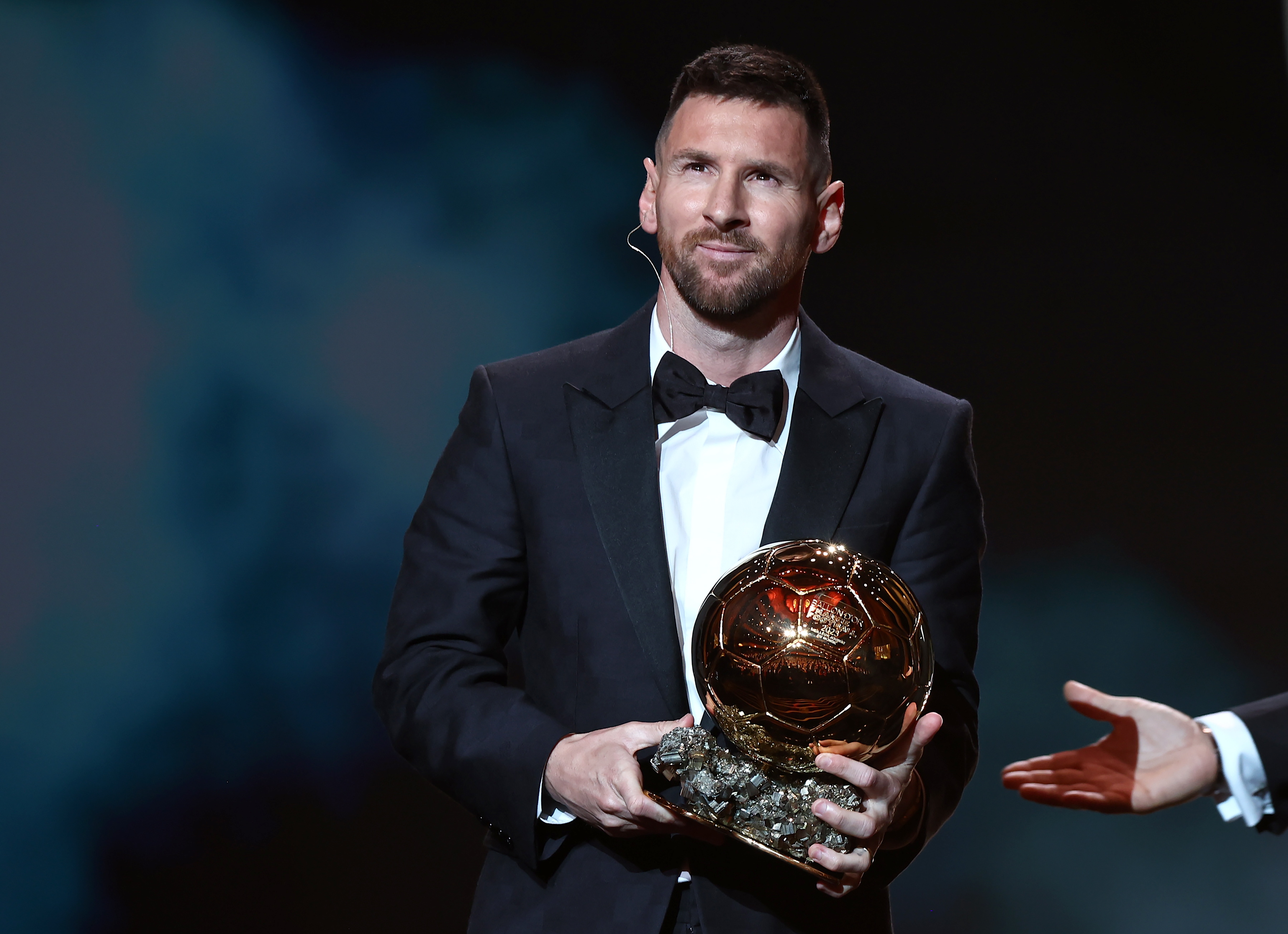 Paris (France), 30/10/2023.- Argentine international Lionel Messi wins the Ballon d'Or 2023 during the Ballon d'Or 2023 ceremony at the Theatre du Chatelet in Paris, France, 30 October 2023. (Francia) EFE/EPA/MOHAMMED BADRA
