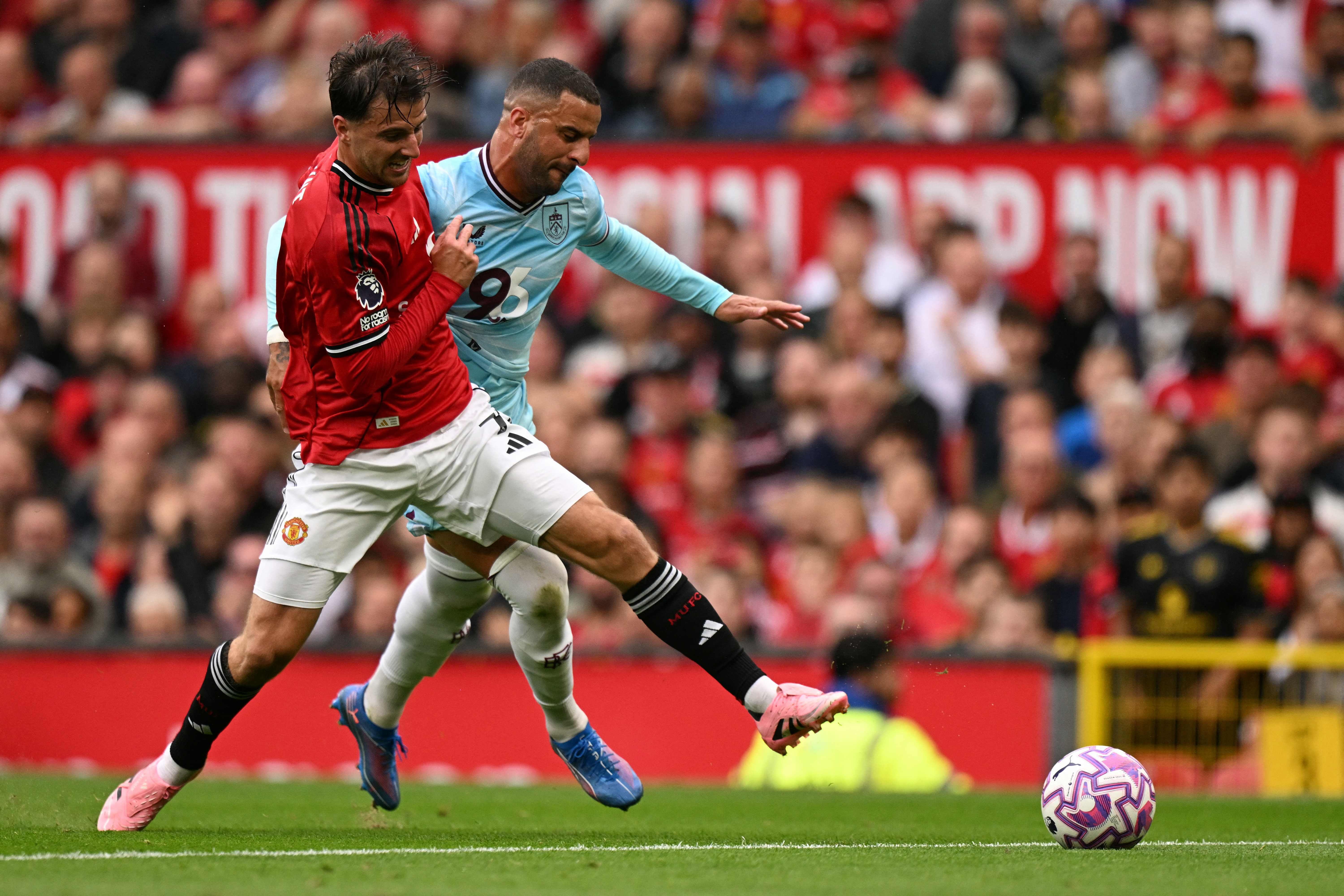 Burnley's English defender #02 Kyle Walker (R) tangles with Manchester United's English midfielder #07 Mason Mount (L) resulting in calls for a penalty and a VAR check but ending in a drop ball with the Burnley keeper during the English Premier League football match between Manchester United and Burnley at Old Trafford in Manchester, north west England, on August 30, 2025. (Photo by Oli SCARFF / AFP) / RESTRICTED TO EDITORIAL USE. No use with unauthorized audio, video, data, fixture lists, club/league logos or 'live' services. Online in-match use limited to 120 images. An additional 40 images may be used in extra time. No video emulation. Social media in-match use limited to 120 images. An additional 40 images may be used in extra time. No use in betting publications, games or single club/league/player publications. /