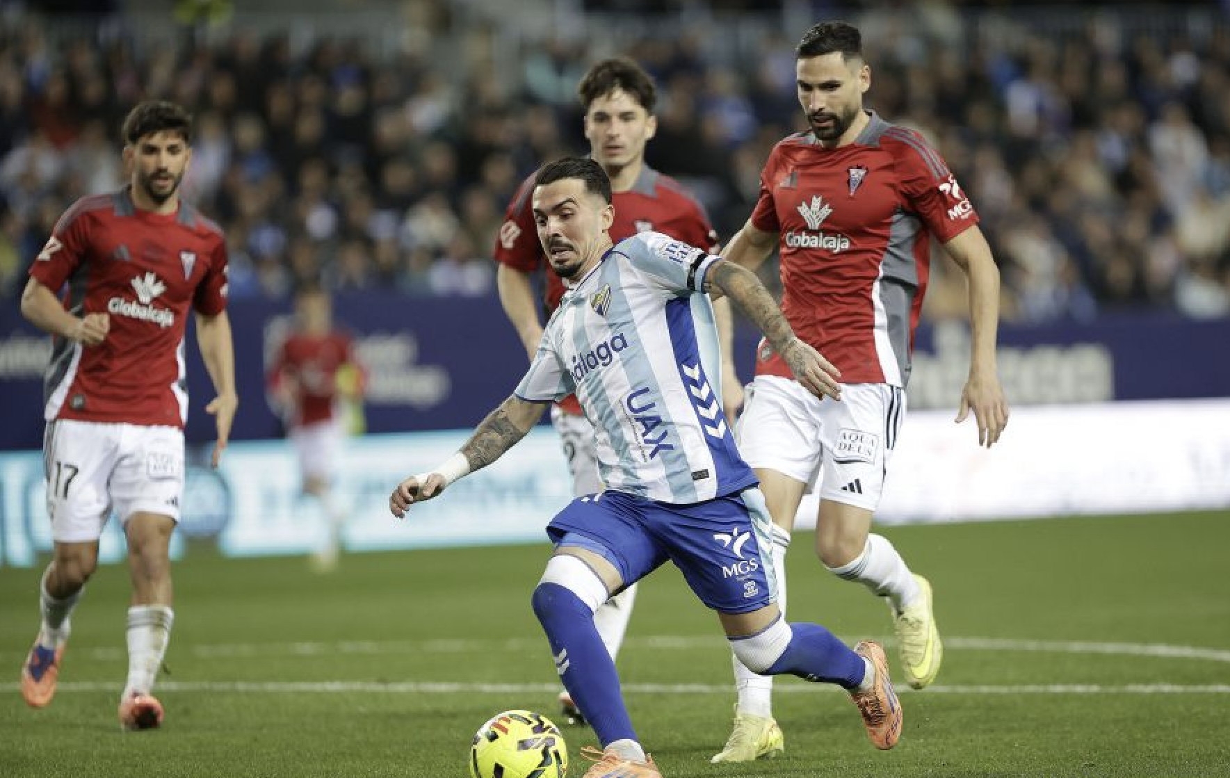 El Málaga sigue en órbita con un gol de Joaquín y otro recital de Larrubia