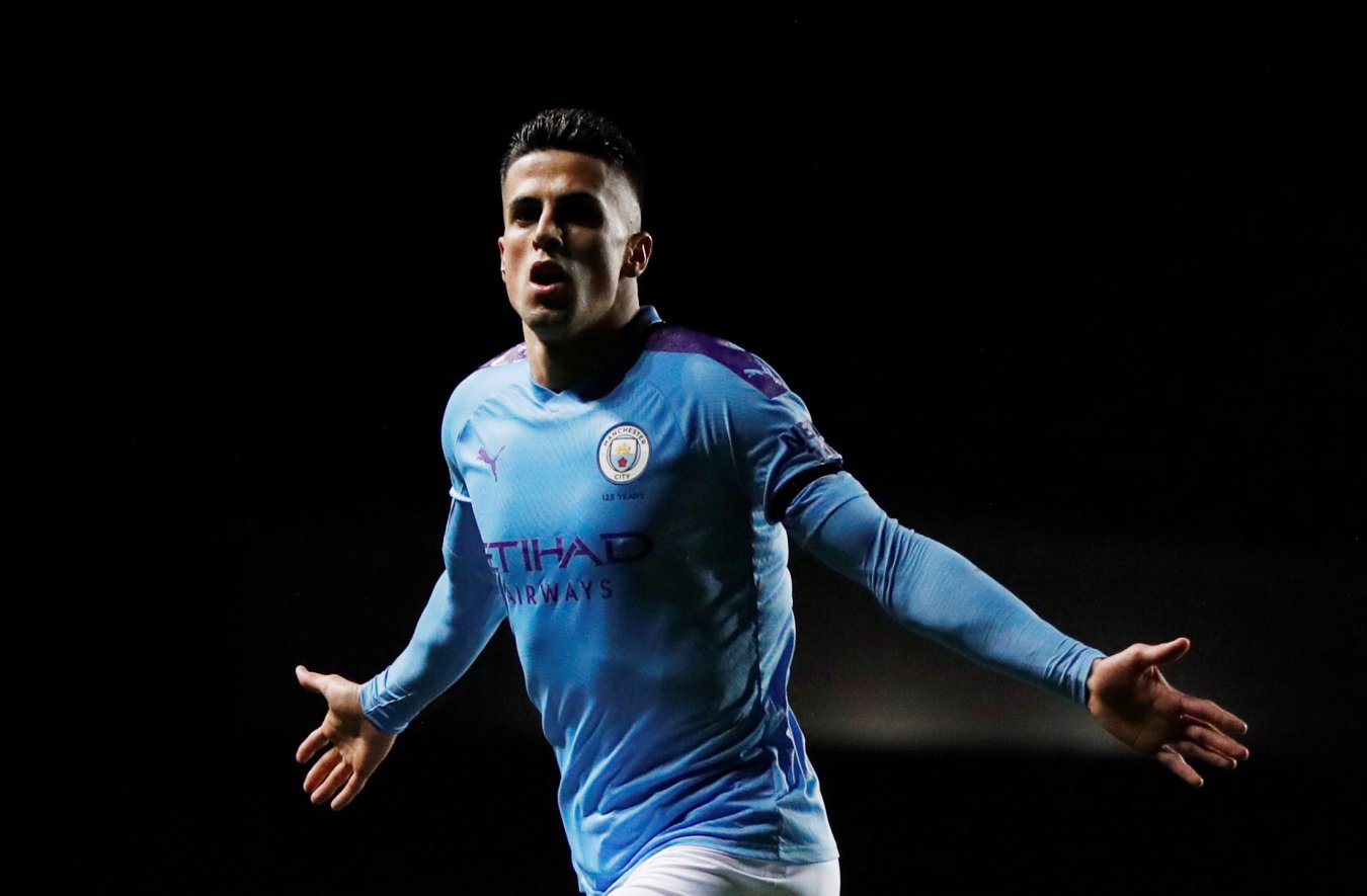 Cancelo celebra un gol con City,