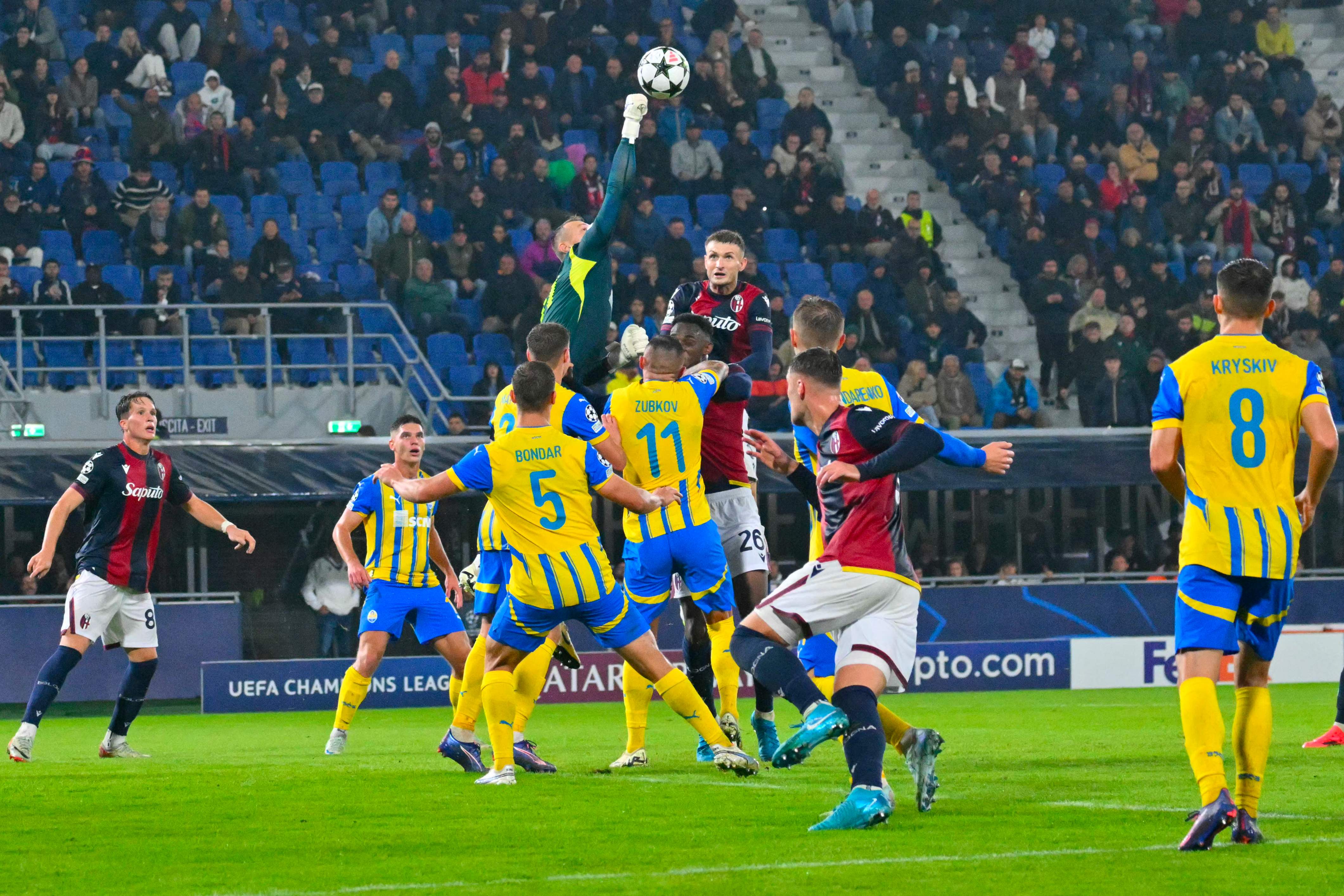 Shakhtar Donetsk's Ukrainian goalkeeper #31 Dmytro Riznyk (Top Centre L) stops the ball during the UEFA Champions League 1st round day 1 football match between Bologna FC and Shakthar Donetsk, at the Stadio Renato Dall'Ara in Bologna on September 18, 2024. (Photo by Andreas SOLARO / AFP)