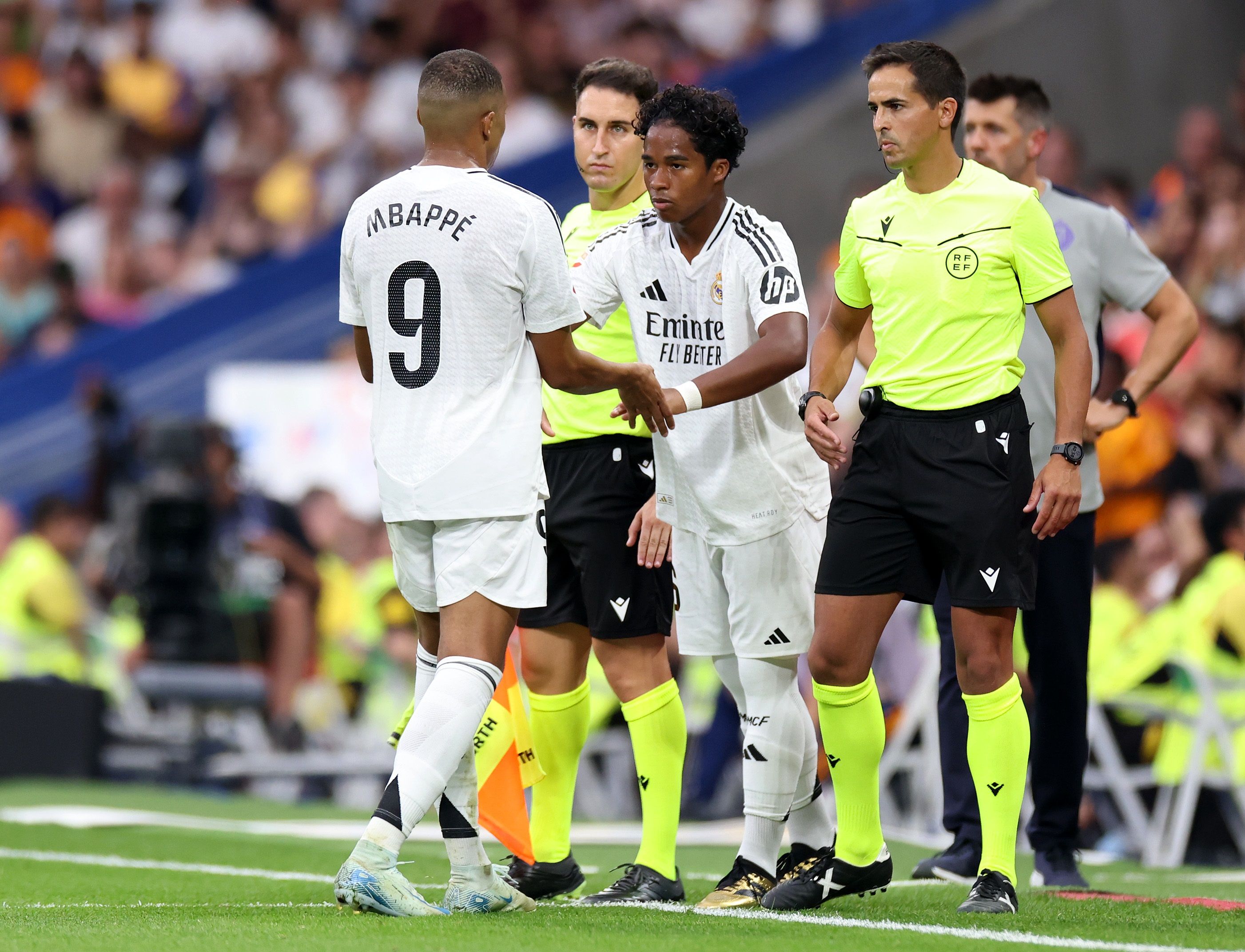 Endrick debutó en el Bernabéu sustituyendo a Mbappé y marcó en su primer disparo a gol.