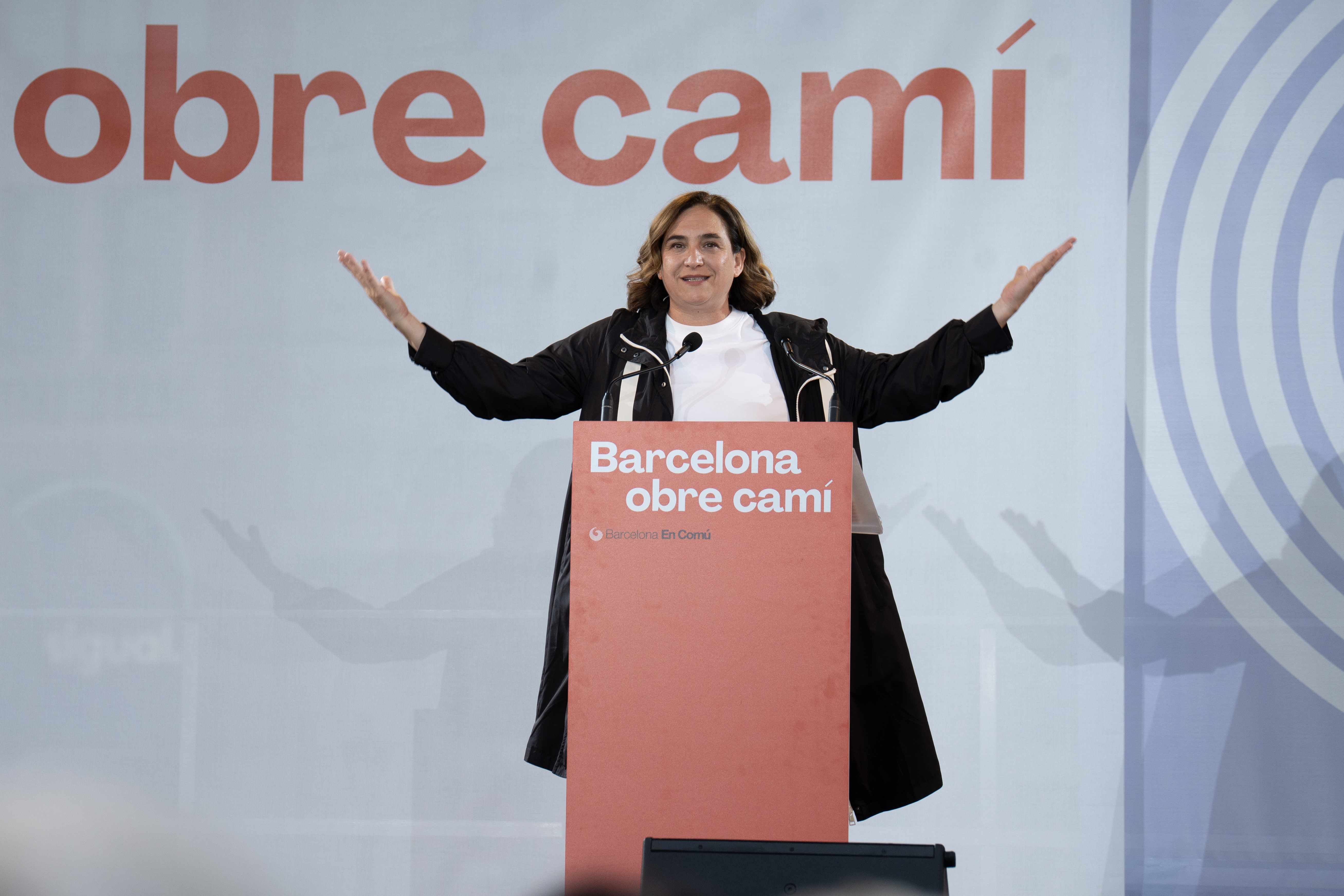 La alcaldesa de Barcelona y candidata a la reelección, Ada Colau, interviene en un acto de campaña, en Plaza Cataluña, a 24 de mayo de 2023, en Barcelona, Cataluña (España). Colau ha reivindicado durante la campaña su candidatura como la que puede liderar un gobierno progresista y evitar literalmente un pacto del retroceso: "Nadie como nosotros defiende un modelo de futuro".
24 MAYO 2023;CANDIDATOS;
David Zorrakino / Europa Press
24/05/2023