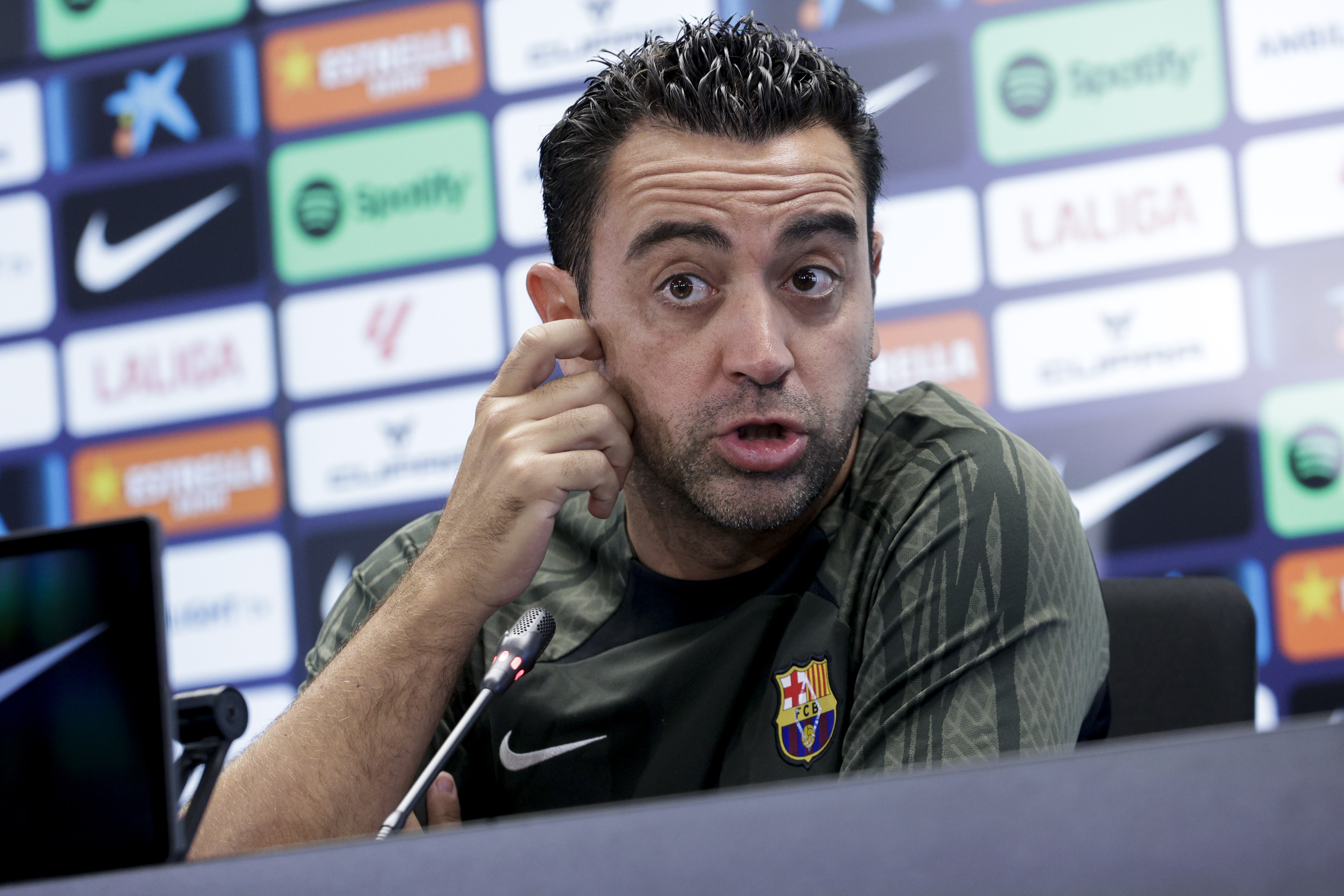 Xavi, en son de paz: “Es mentira que me lleve mal con Deco; debate zanjado”