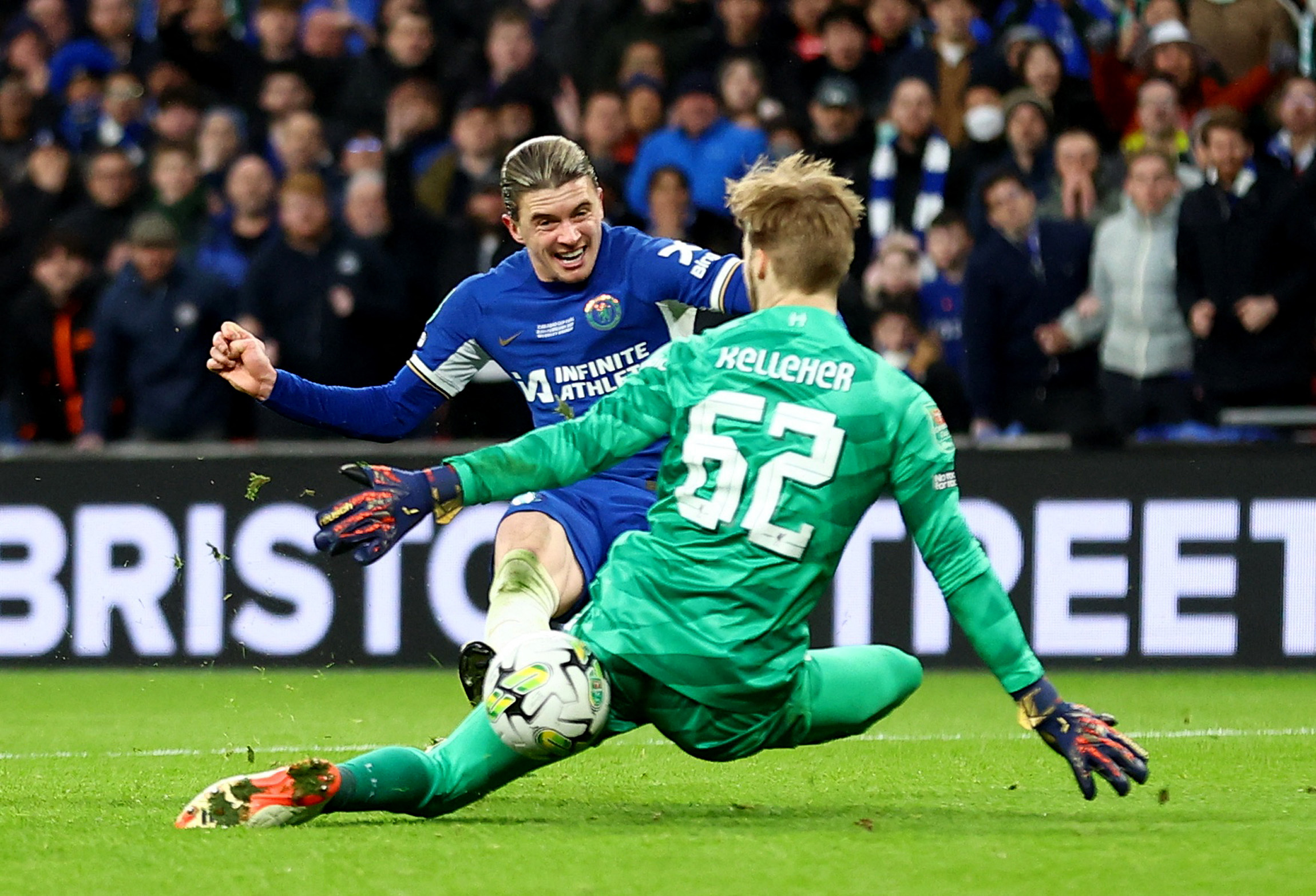 Soccer Football - Carabao Cup - Final - Chelsea v Liverpool - Wembley Stadium, London, Britain - February 25, 2024 Chelsea's Conor Gallagher in action with Liverpool's Caoimhin Kelleher REUTERS/Carl Recine NO USE WITH UNAUTHORIZED AUDIO, VIDEO, DATA, FIXTURE LISTS, CLUB/LEAGUE LOGOS OR 'LIVE' SERVICES. ONLINE IN-MATCH USE LIMITED TO 45 IMAGES, NO VIDEO EMULATION. NO USE IN BETTING, GAMES OR SINGLE CLUB/LEAGUE/PLAYER PUBLICATIONS.