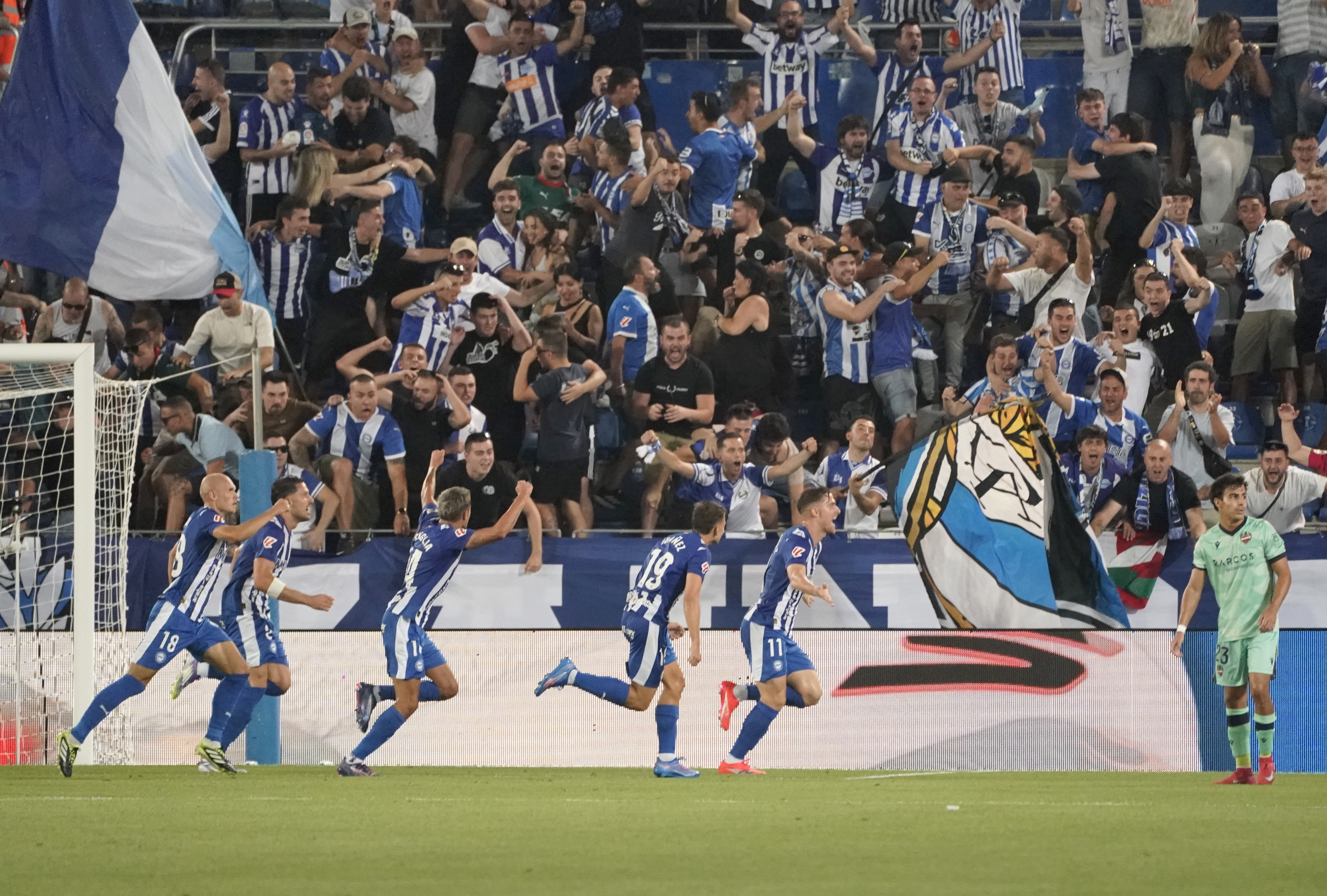 Resumen y goles del Alavés vs Levante, jornada 1 de LaLiga EA Sports