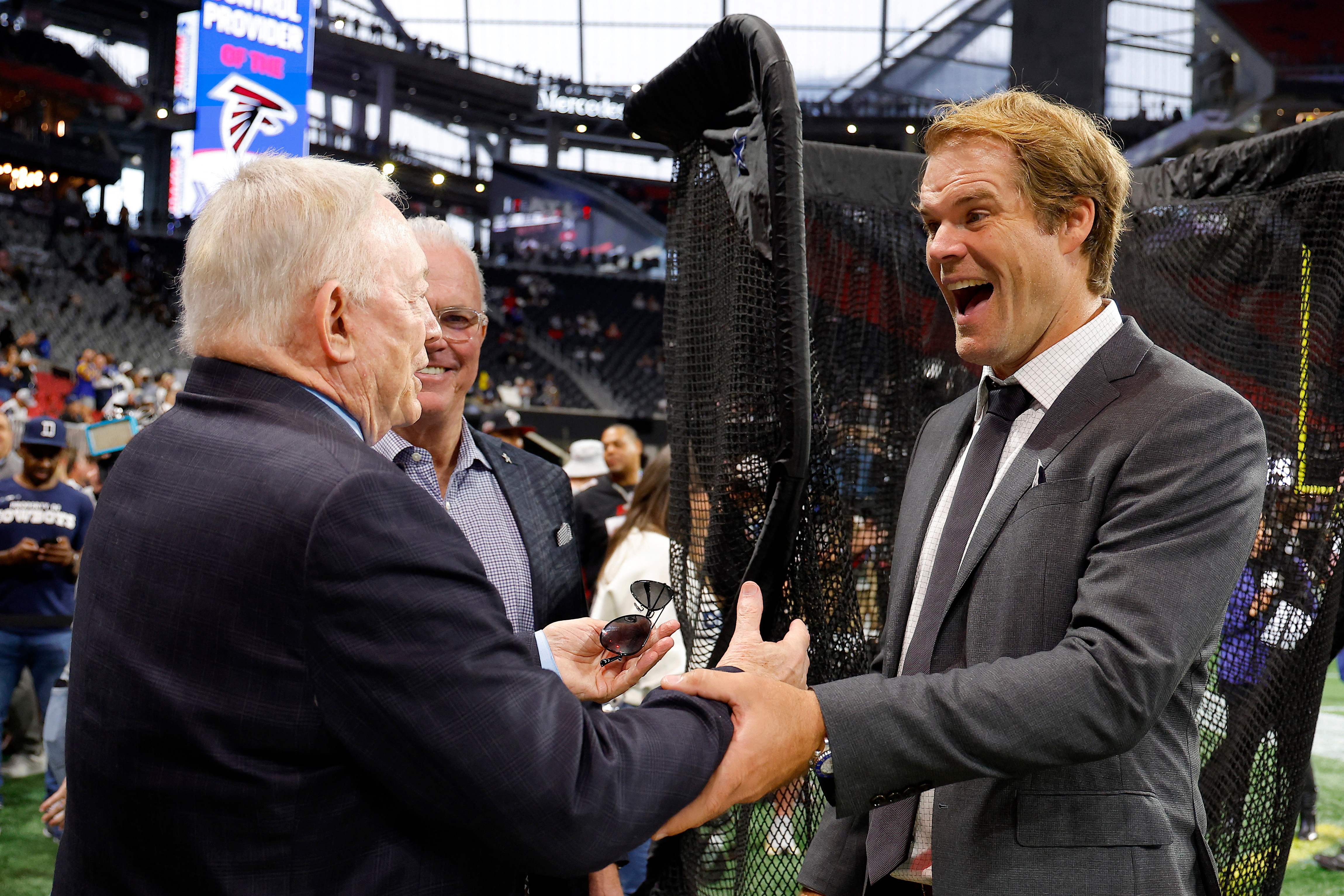 Brady, $375M, beats Greg Olsen to another Super Bowl: “I'm not satisfied  with just calling regional games” - AS USA