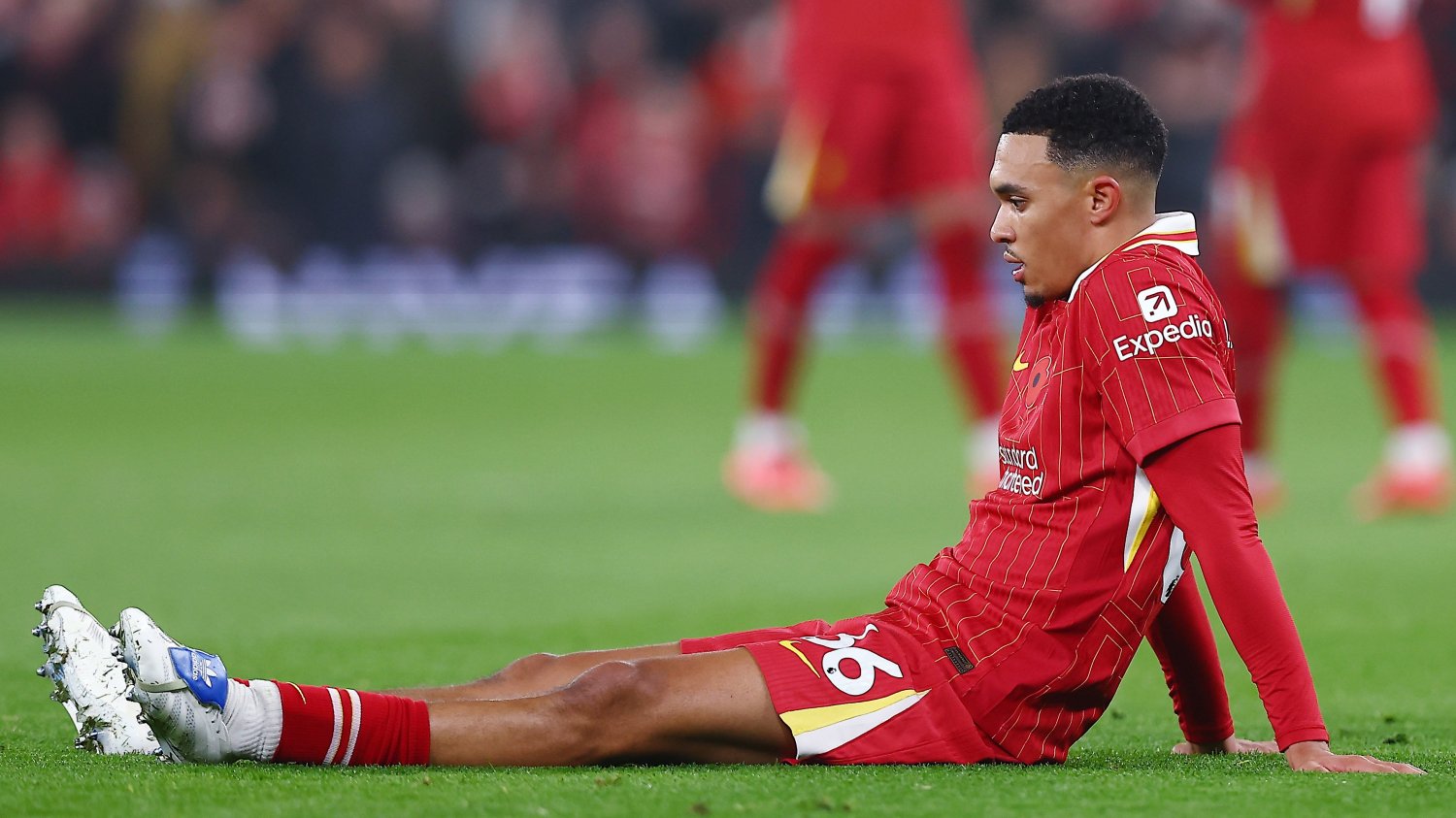 Trent Alexander-Arnold, jugador del Liverpool, lesionado durante el partido ante el Aston Villa.