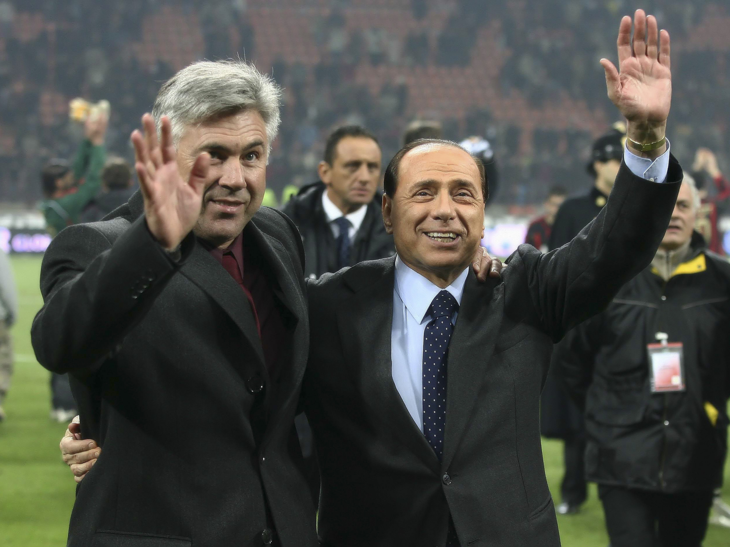 AC Milan coach Carlo Ancelotti (L) and club President Silvio Berlusconi celebrate after winning the "Trofeo Berlusconi" against Juventus at the San Siro stadium in Milan January 6, 2007. REUTERS/Daniele Buffa (ITALY)