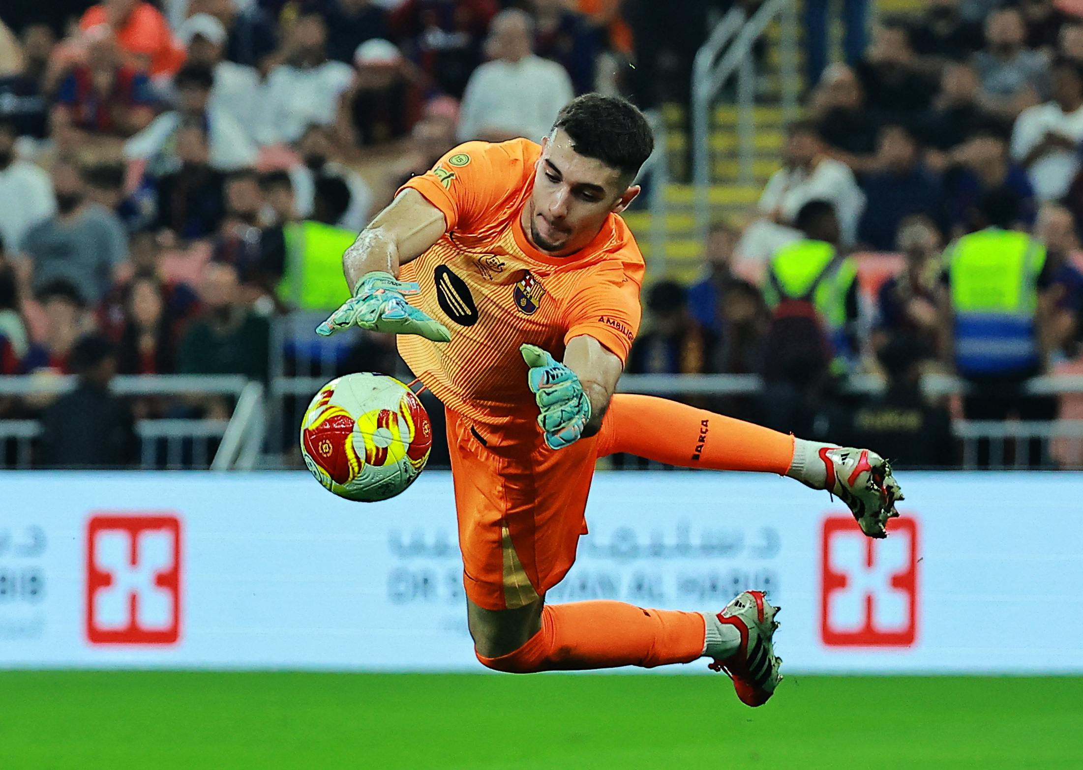 Soccer Football - Spanish Super Cup - Semi Final - FC Barcelona v Athletic Bilbao - King Abdullah Sports City, Jeddah, Saudi Arabia - January 7, 2026 FC Barcelona's Joan Garcia in action REUTERS/Stringer