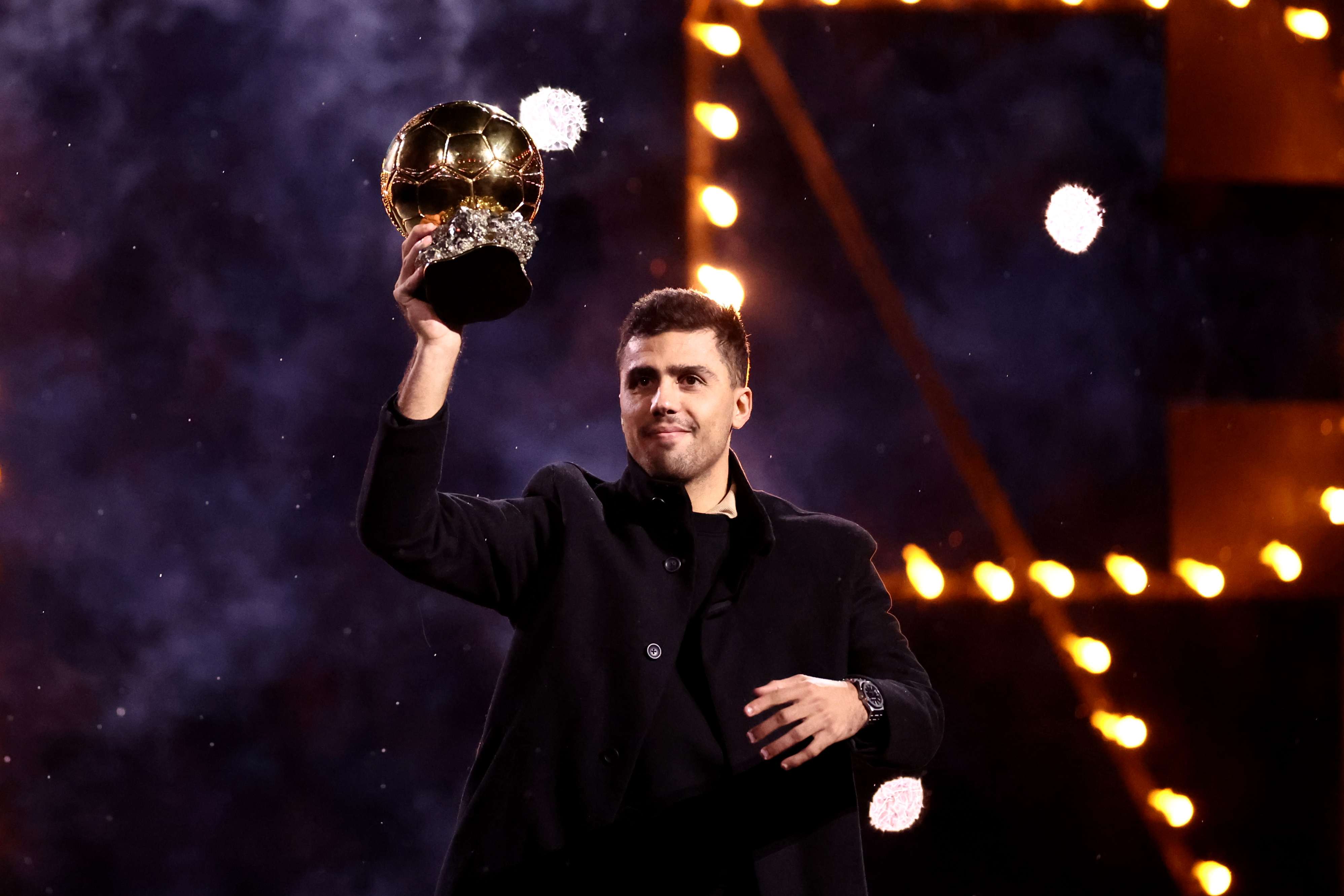 MANCHESTER, ENGLAND - NOVEMBER 23: Rodri of Manchester City holds up his ballon d'or award prior to the Premier League match between Manchester City FC and Tottenham Hotspur FC at Etihad Stadium on November 23, 2024 in Manchester, England. (Photo by Naomi Baker/Getty Images)