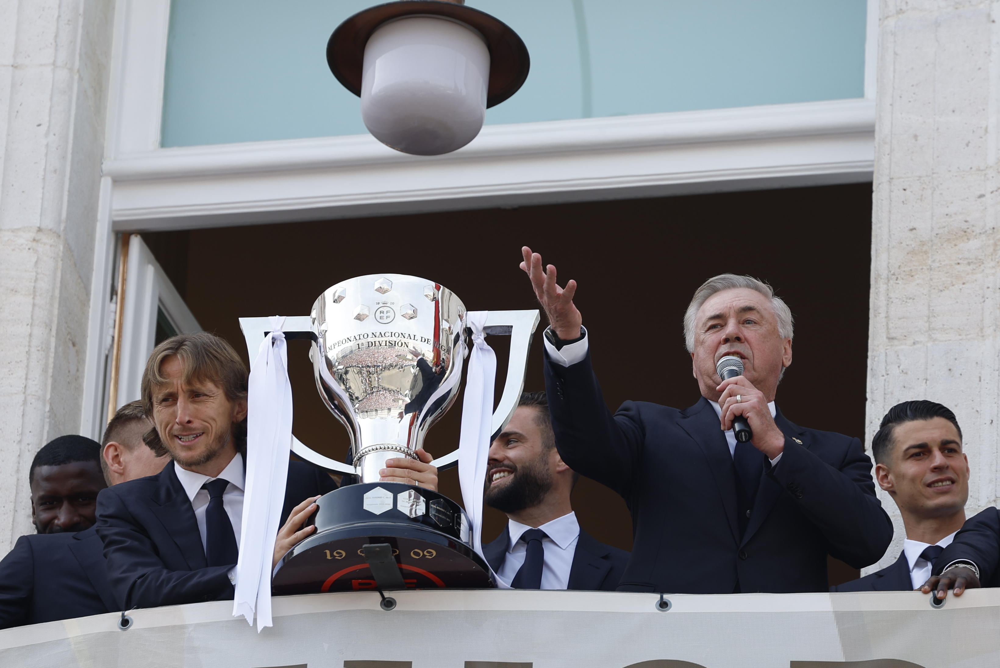 Ancelotti puso a la Puerta del Sol patas arriba poniéndola a cantar de esta manera