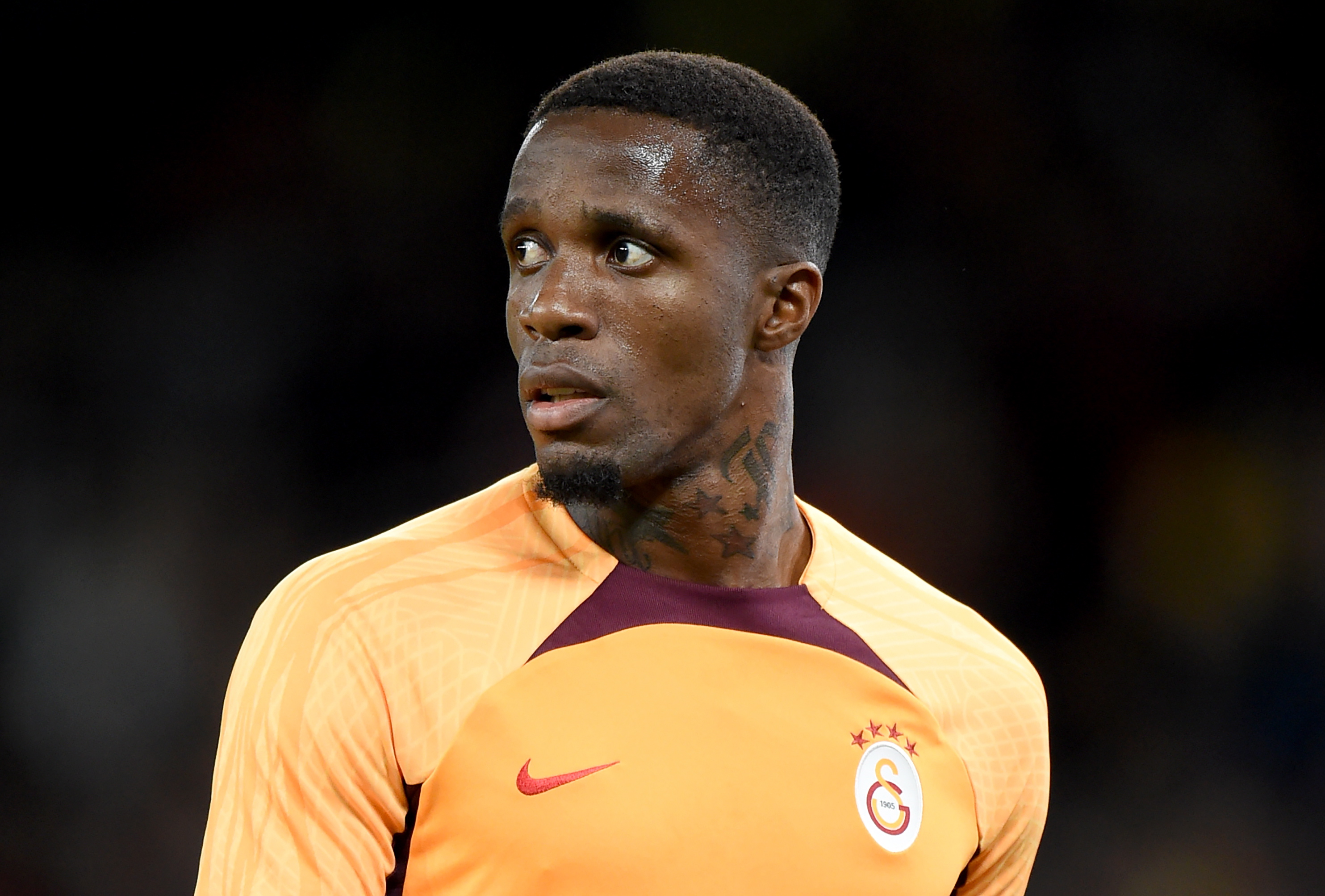 Manchester (United Kingdom), 03/10/2023.- Galatasaray forward Wilfried Zaha looks on during the warm-up before the UEFA Champions League Group A match between Manchester United and Galatasaray Istanbul in Manchester, Britain, 03 October 2023. (Liga de Campeones, Reino Unido, Estanbul) EFE/EPA/PETER POWELL
