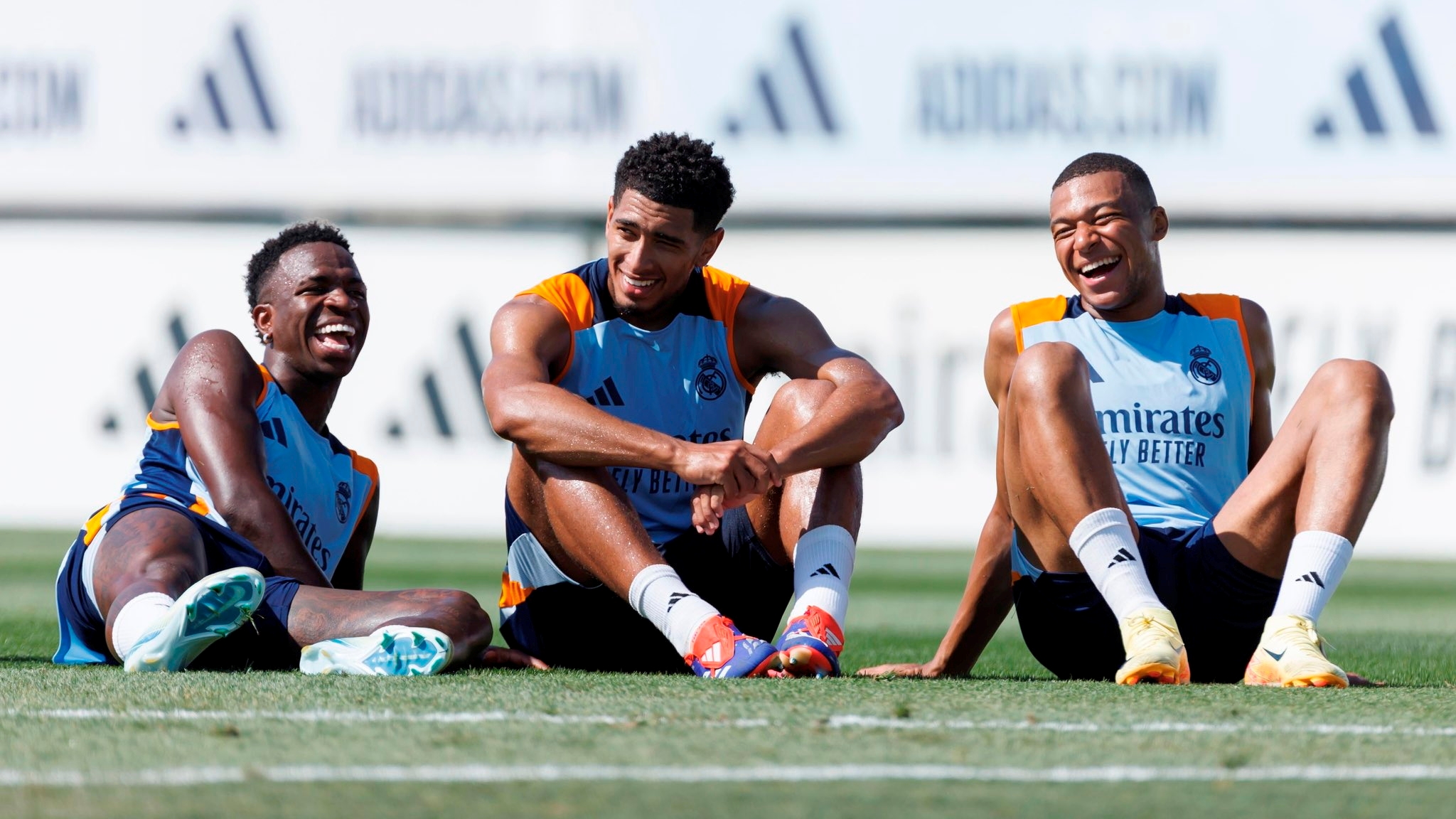 12/08/24 REAL MADRID
ENTRENAMIENTO 
MBAPPE VINICIUS BELLINGHAM

FOTO SACADA DEL TWITTER DE VINICIUS