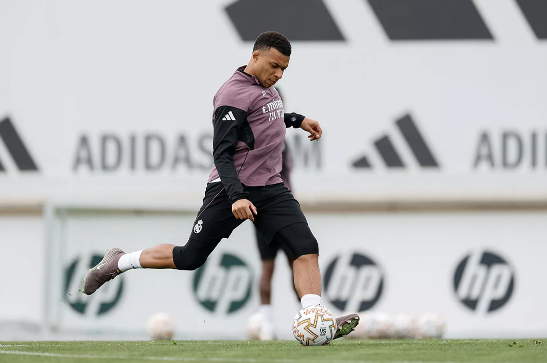 Mbappé, en el entrenamiento del Real Madrid de esta mañana.