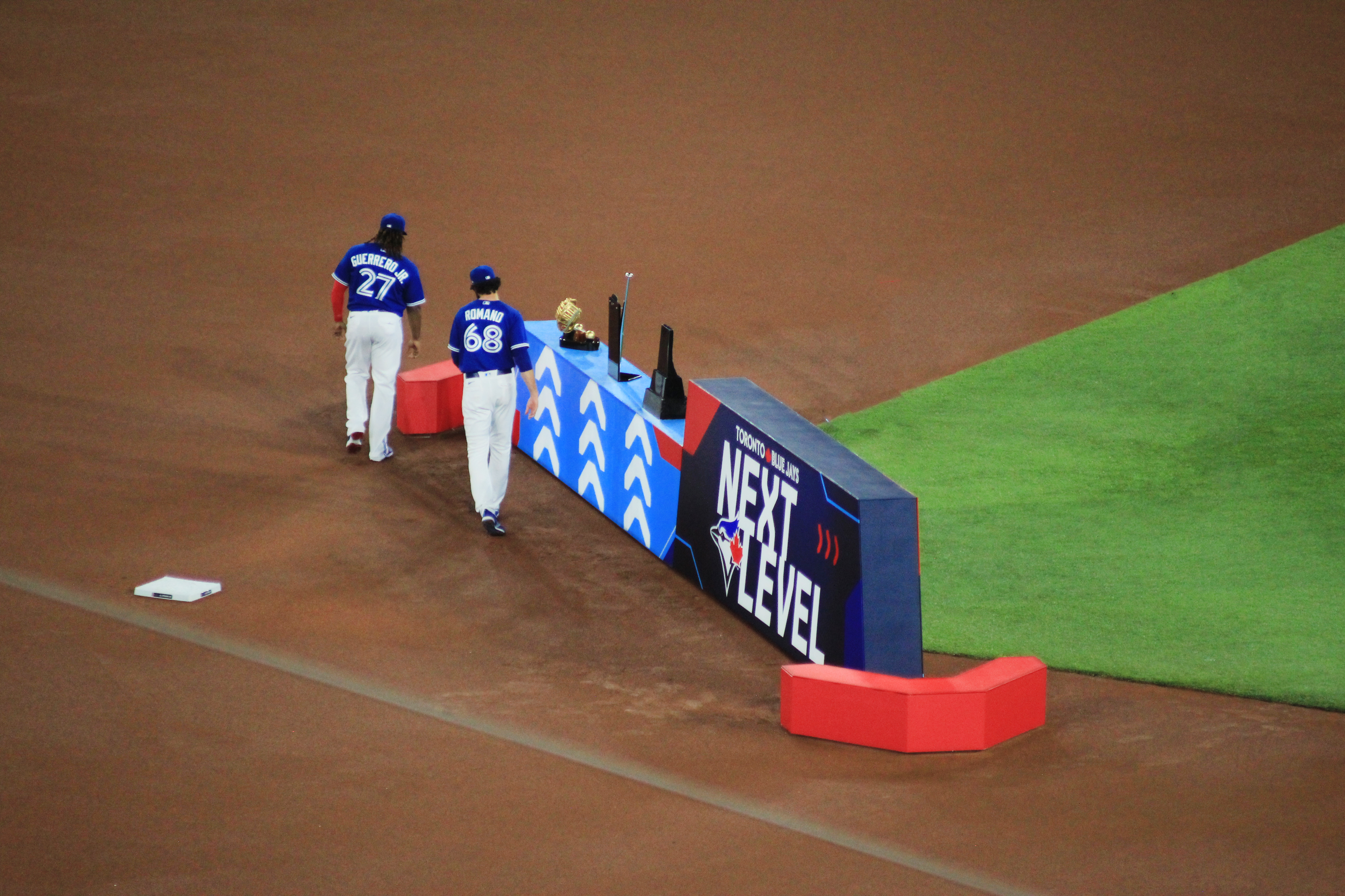 vladimir guerrero jr (TORONTO BLUE JAYS ) Excelente ser humano siempre  mantiene su humildad.