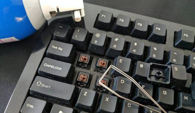 Cómo limpiar el teclado y el ratón de nuestro ordenador