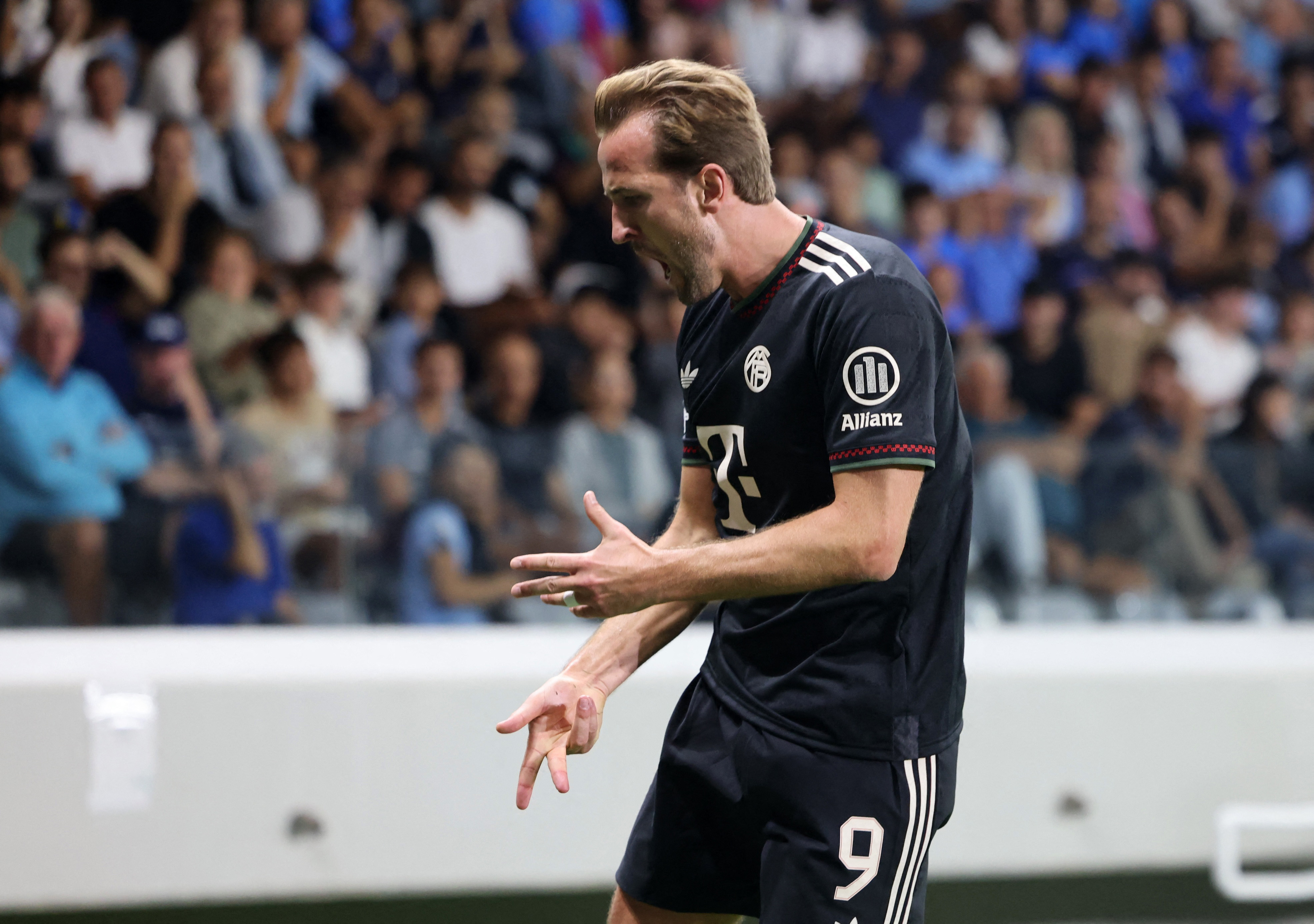 Kane no cierra la puerta de salida