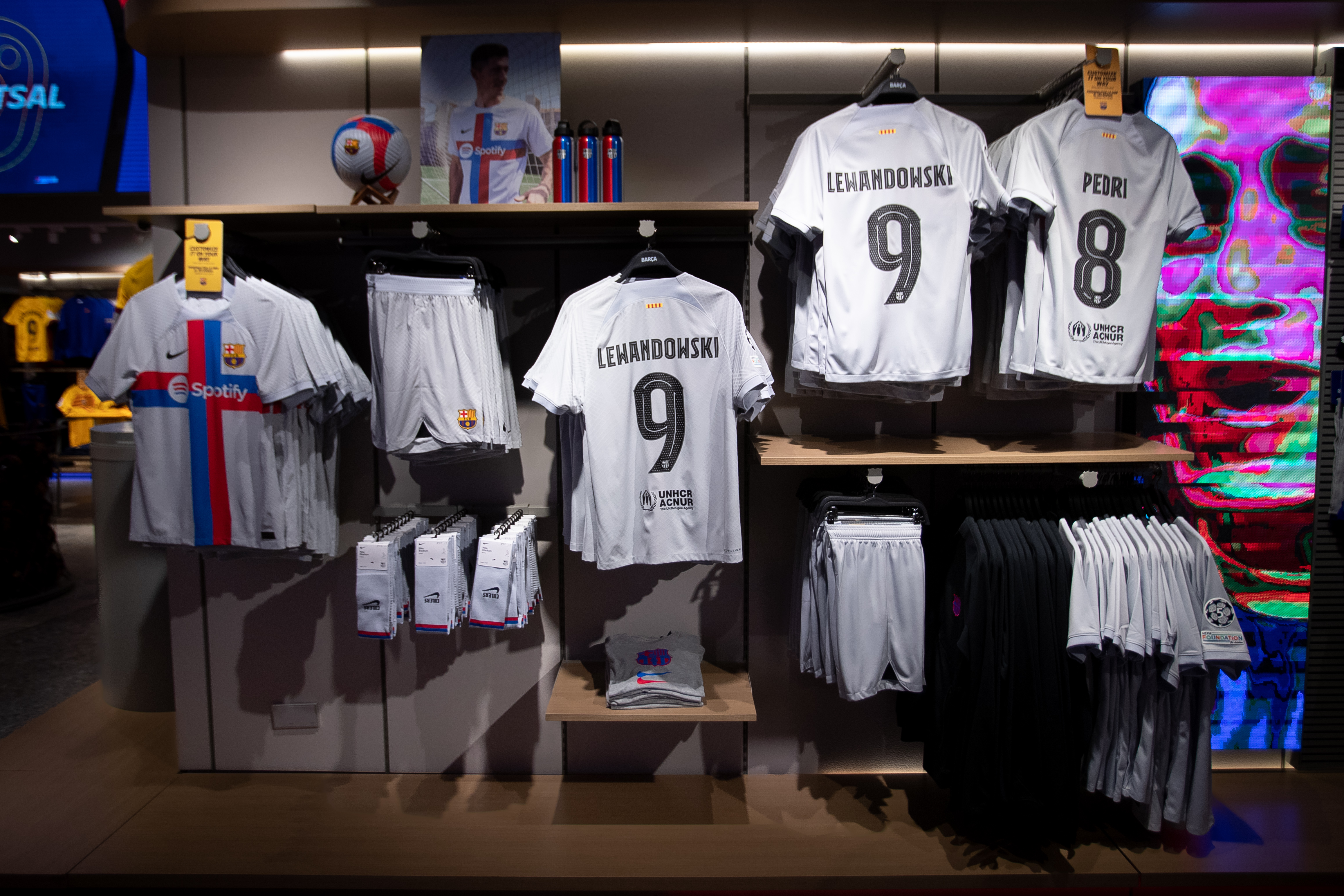 9. Lewandowski – Barça Official Store Spotify Camp Nou