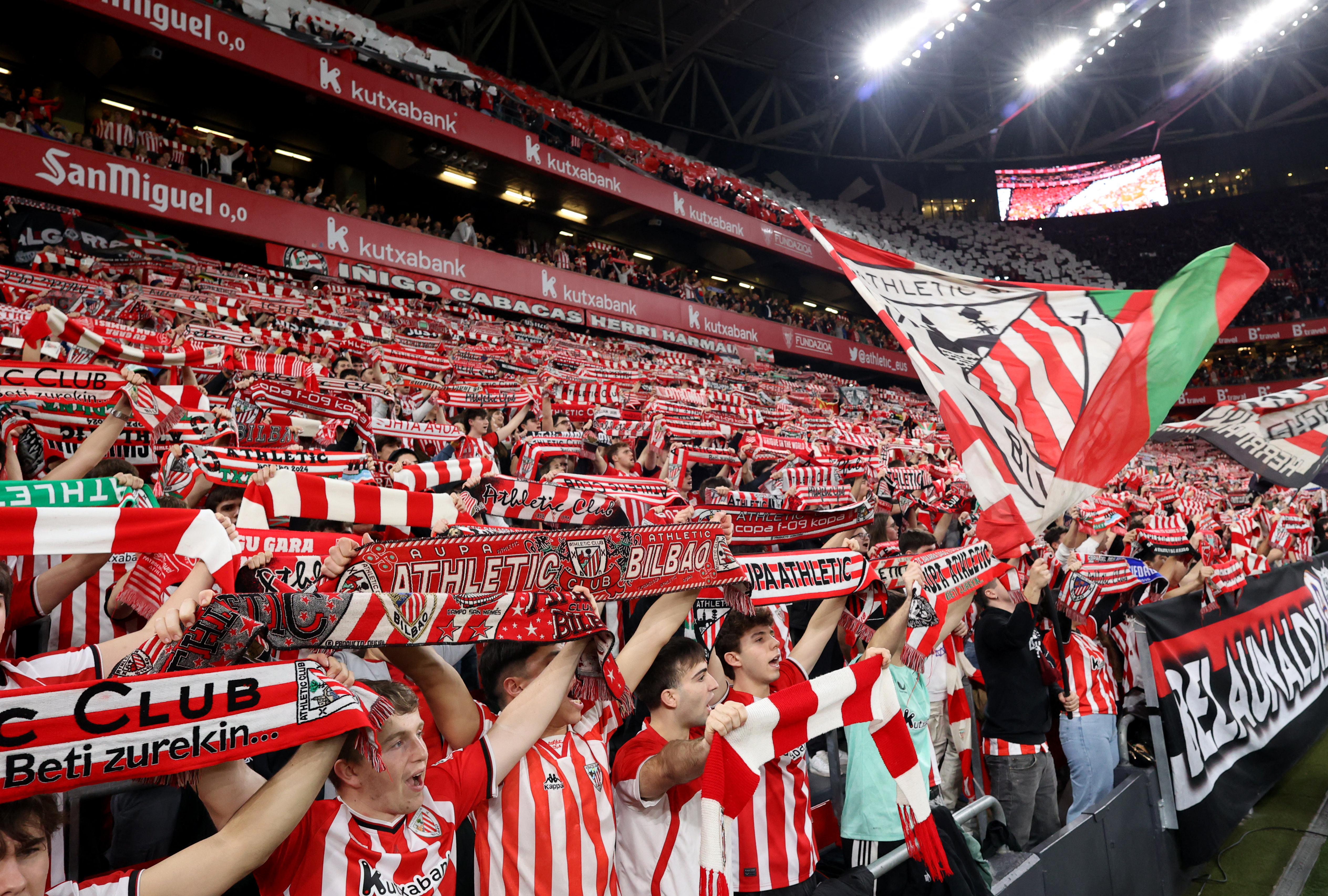 San Mamés vivió una noche intensa de semifinales, con la afición empujando a un Athletic que no logró generar peligro constante.