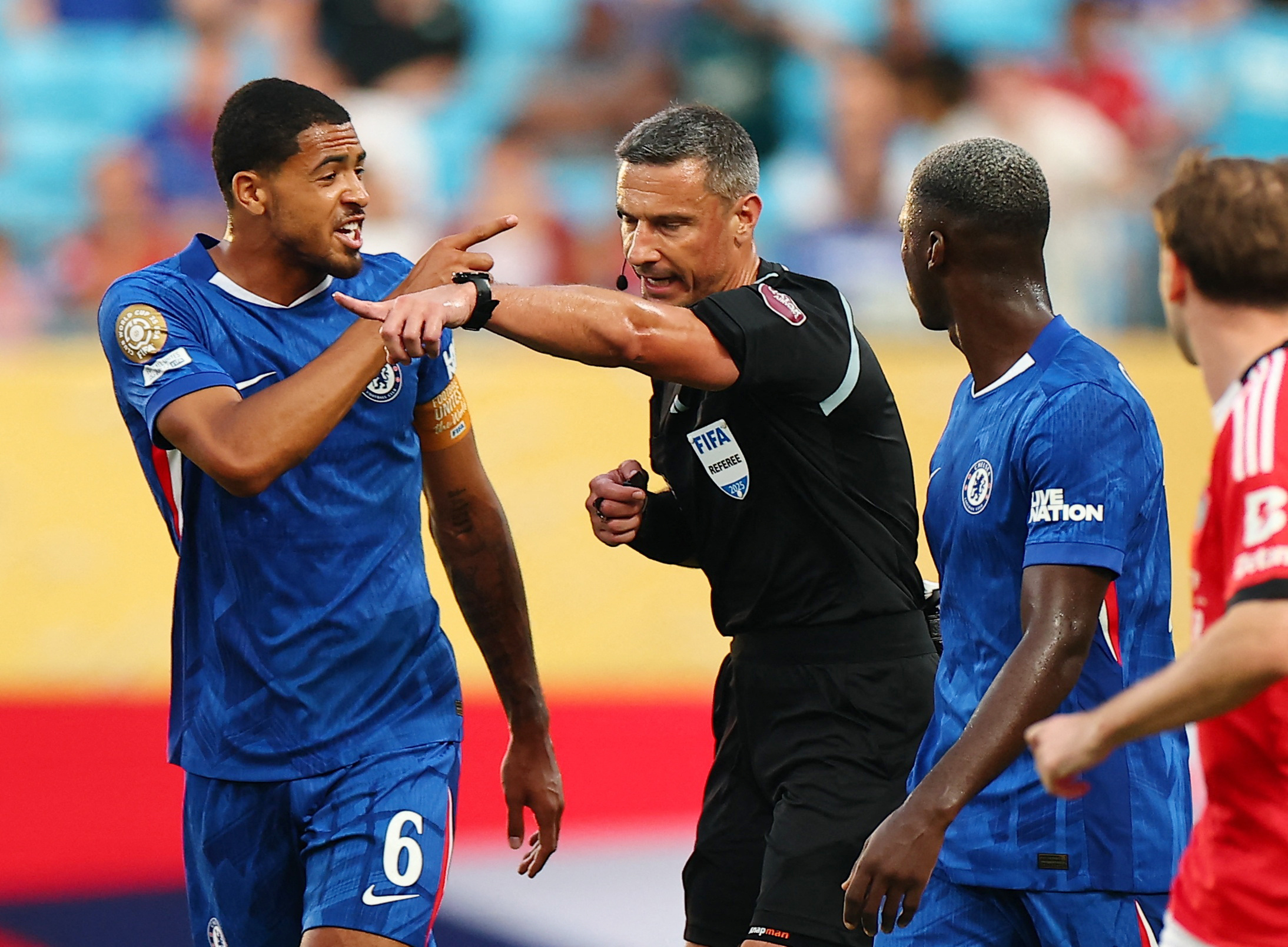 Soccer Football - FIFA Club World Cup - Round of 16 - Benfica v Chelsea - Bank of America Stadium, Charlotte, North Carolina, U.S. - June 28, 2025 Referee Slavko Vincic signals a penalty kick for Benfica REUTERS/Agustin Marcarian
