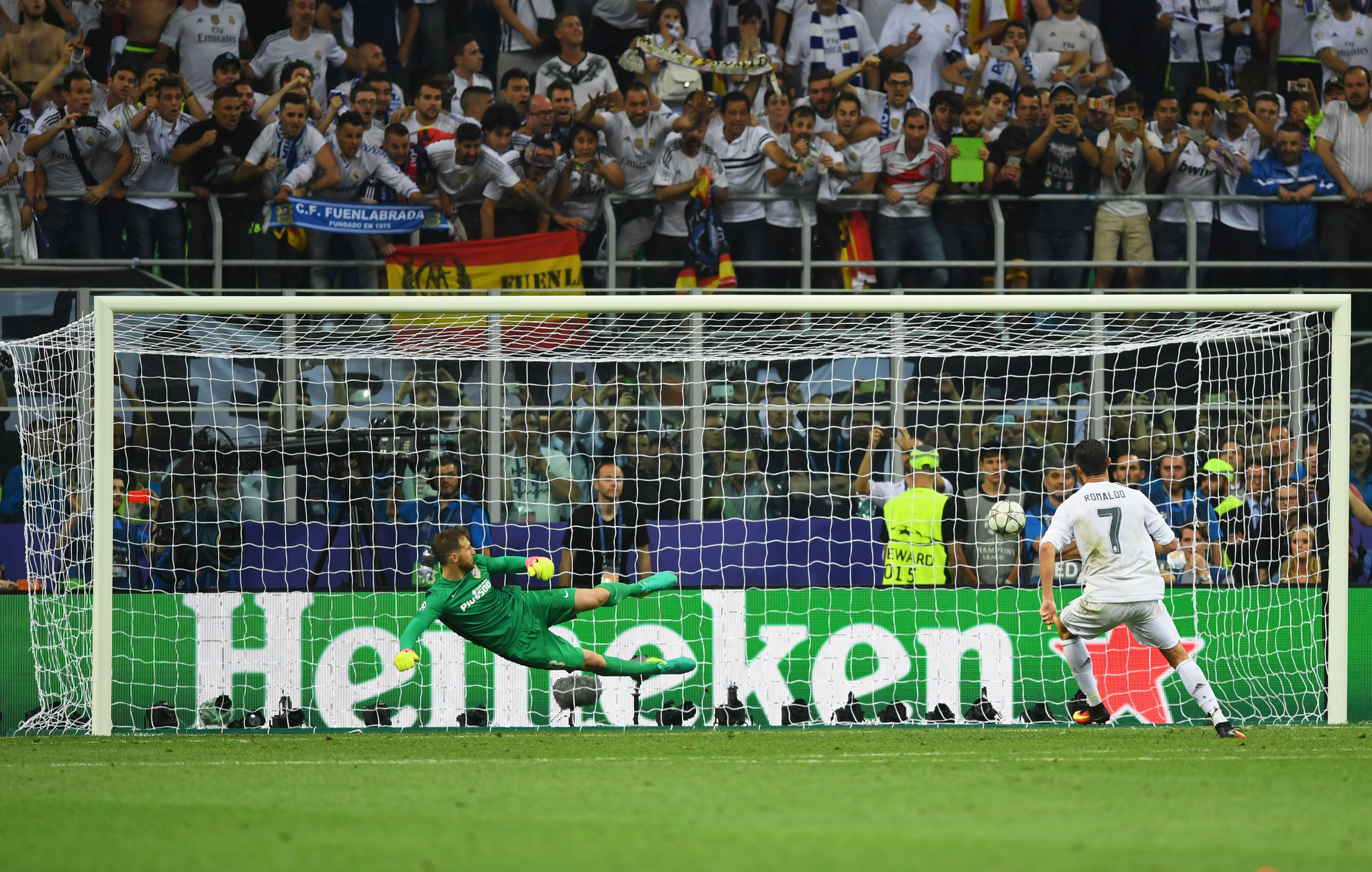 MILAN, ITALY - MAY 28:  Cristiano Ronaldo of Real Madrid scores the winning  penalty  during the UEFA Champions League Final match between Real Madrid and Club Atletico de Madrid at Stadio Giuseppe Meazza on May 28, 2016 in Milan, Italy.  (Photo by Shaun Botterill/Getty Images)