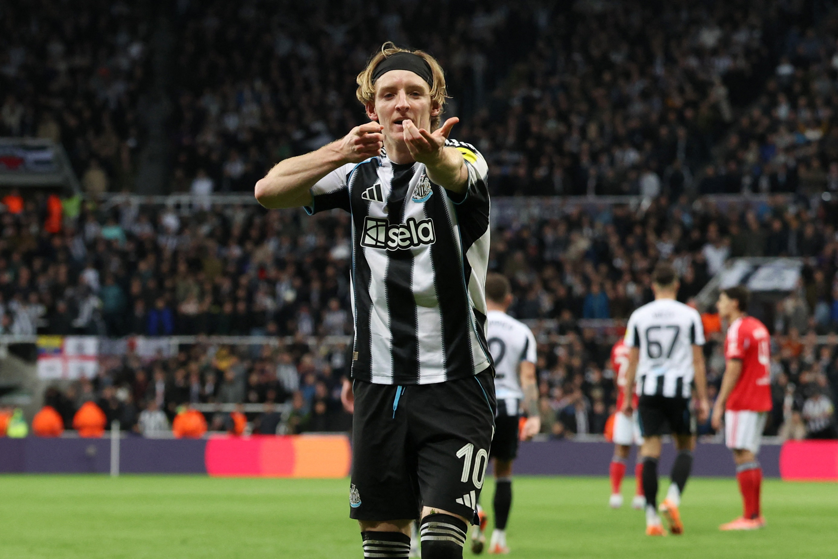 Soccer Football - UEFA Champions League - Newcastle United v Benfica - St James' Park, Newcastle, Britain - October 21, 2025 Newcastle United's Anthony Gordon celebrates scoring their first goal REUTERS/Scott Heppell