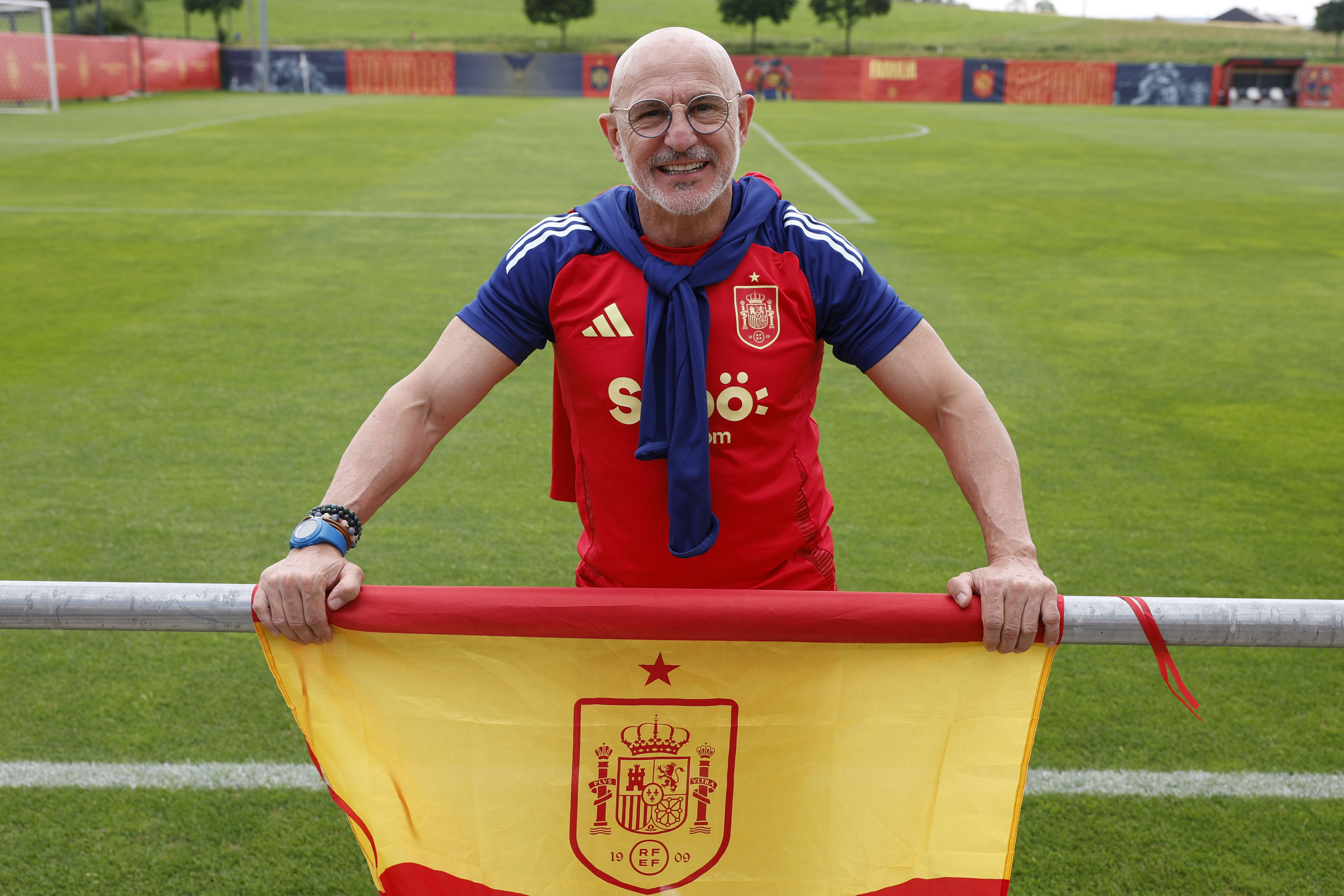 España domina con autoridad el Grupo E