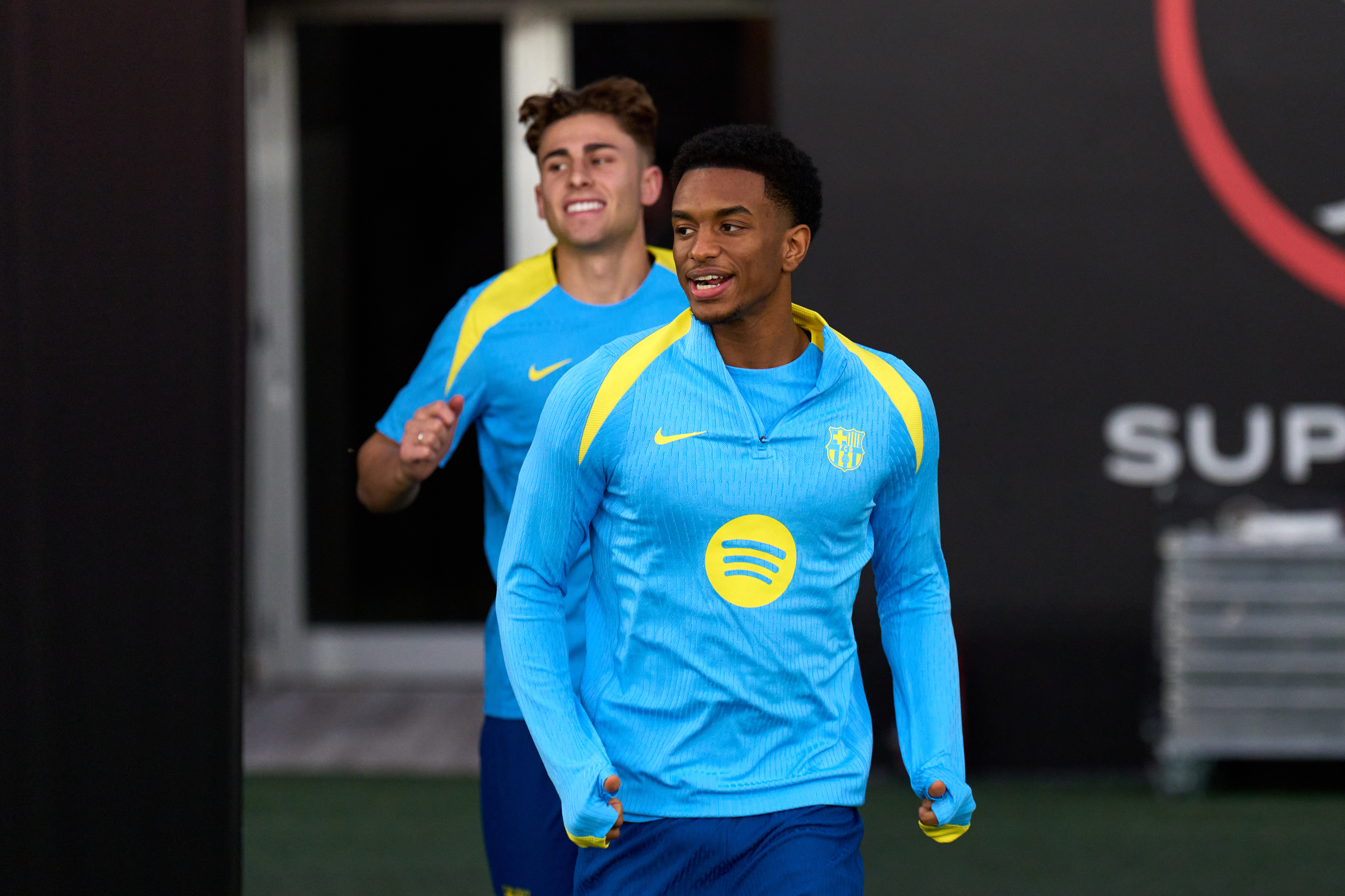YEDA (ARABIA SAUDÍ), 06/01/2026.- El delantero del FC Barcelona Alejandro Balde durante un entrenamiento del equipo catalán este martes, en el Alinma Stadium de Yeda (Arabia Saudí) previo al partido de mañana de la Supercopa de España 2026 ante el Athletic Club. EFE/ Ángel Martínez RFEF SOLO USO EDITORIAL SOLO DISPONIBLE PARA ILUSTRAR LA NOTICIA QUE ACOMPAÑA (CRÉDITO OBLIGATORIO)