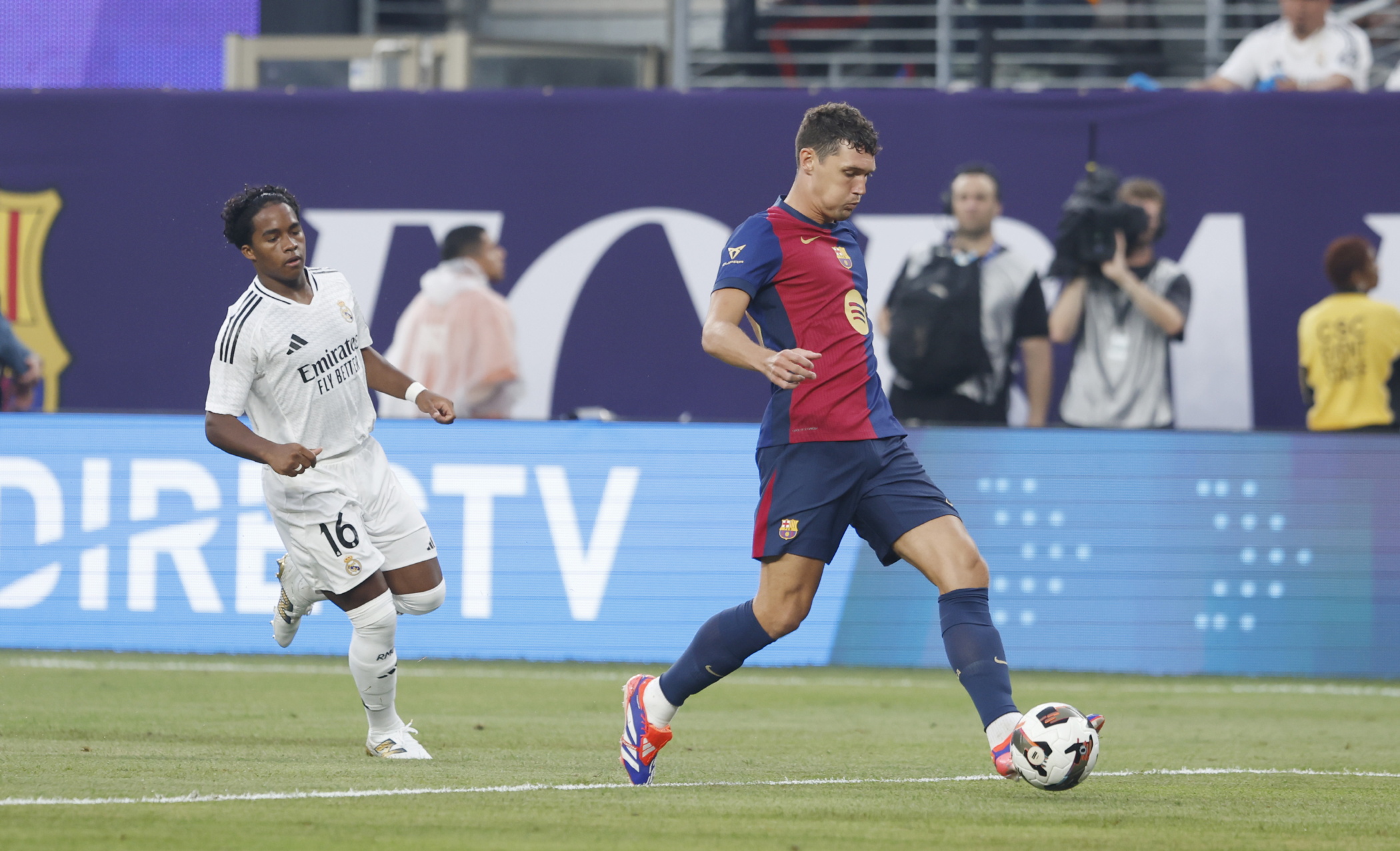 03/08/24 PRETEMPORADA GIRA USA SOCCER CHAMPIONS TOUR PARTIDO CLASICO REAL MADRID BARCELONA EN METLIFE STADIUM NUEVA YORKENDRICK CHRISTENSEN