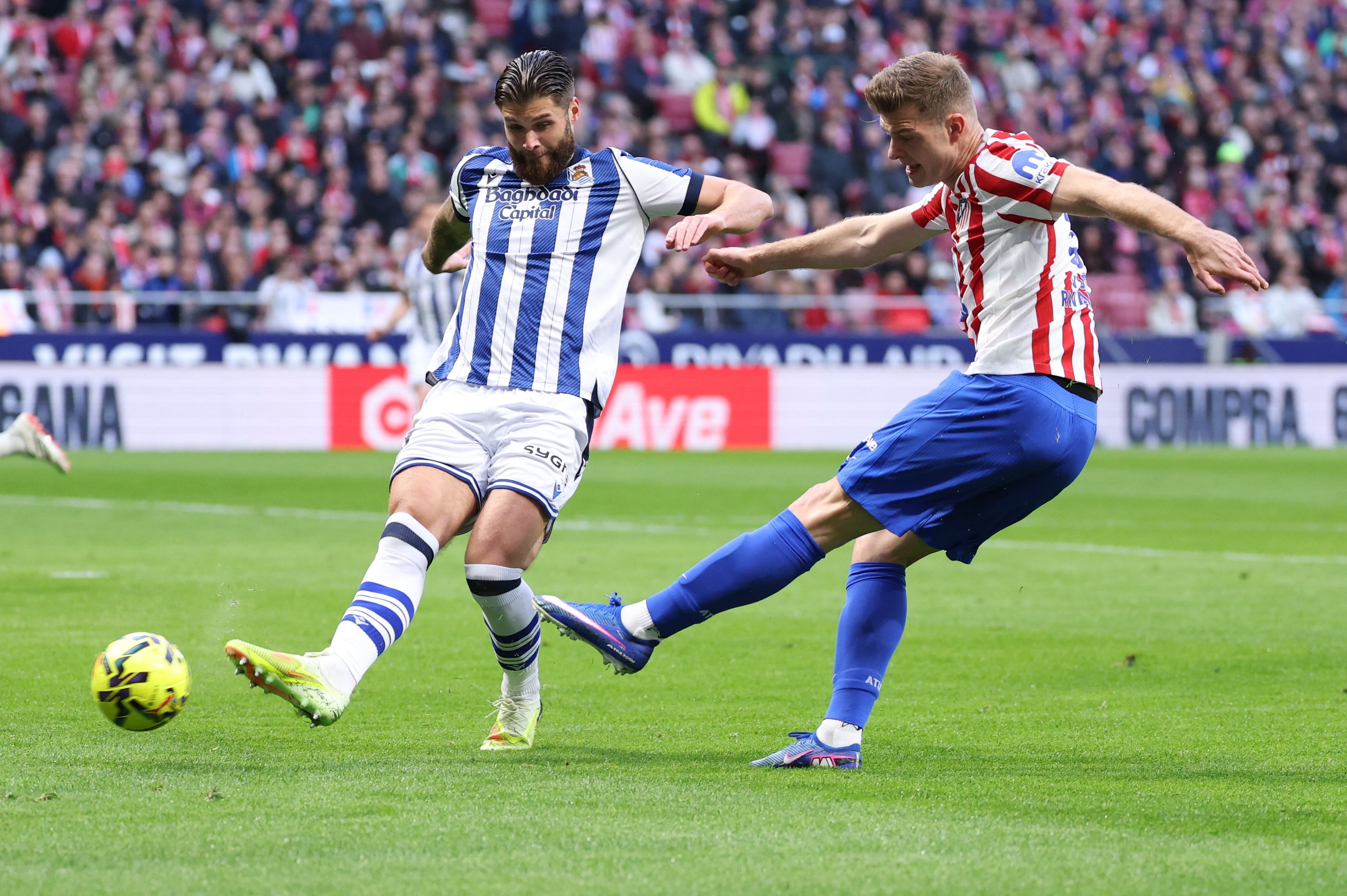 Atletico Madrid's Norwegian forward #09 Alexander Sorloth shoots despite being challenged by Real Sociedad's Croatian defender #16 Duje Caleta Car during the Spanish league football match between Club Atletico de Madrid and Real Sociedad at Metropolitano Stadium in Madrid on March 7, 2026. (Photo by Thomas COEX / AFP)