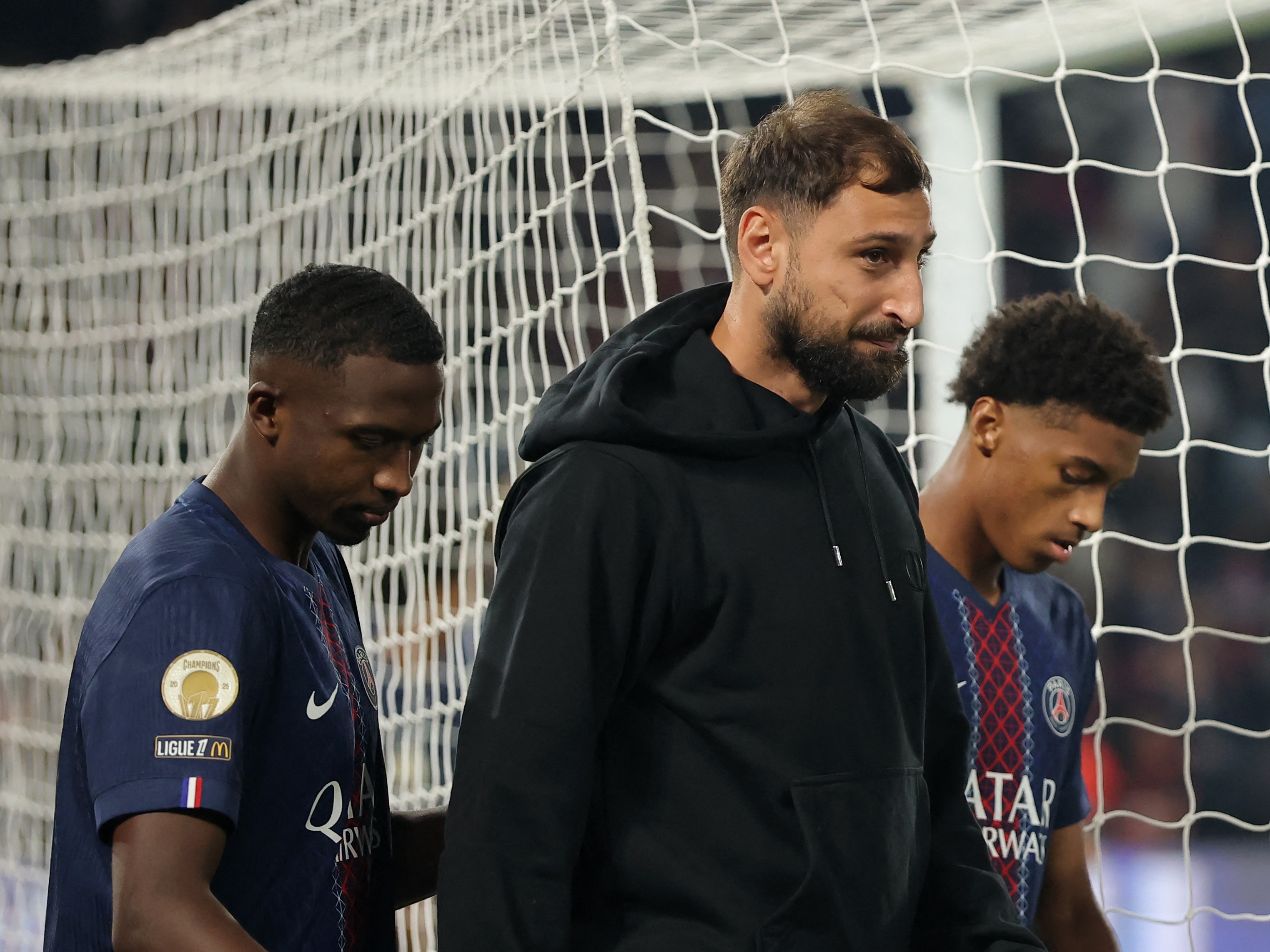Soccer Football - Ligue 1 - Paris St Germain v Angers SCO - Parc des Princes, Paris, France - August 22, 2025  Paris St Germain's Noham Kamara, Willian Pacho and Gianluigi Donnarumma celebrate during the trophies ceremony after the match REUTERS/Christian Hartmann
