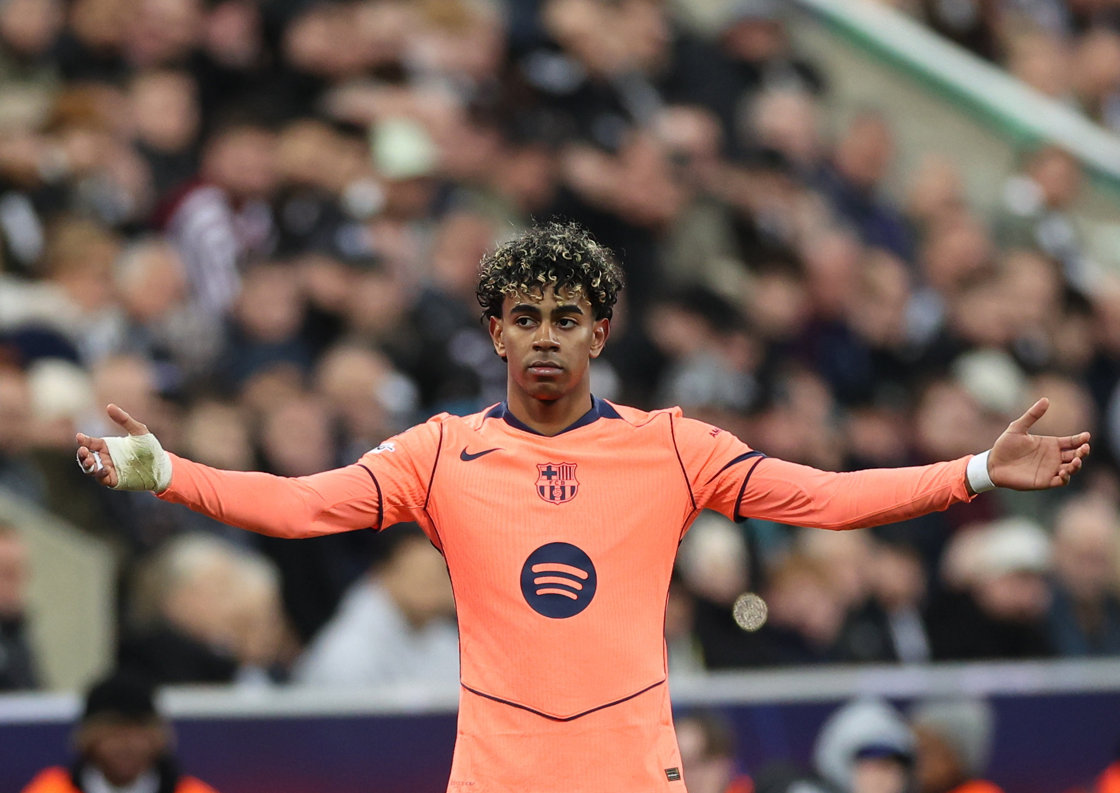 NEWCASTLE (United Kingdom), 10/03/2026.- Lamine Yamal of Barcelona gestures during the UEFA Champions League Round of 16 first leg match between Newcastle United and FC Barcelona, in Newcastle, Britain, 10 March 2026. (Liga de Campeones, Reino Unido) EFE/EPA/ADAM VAUGHAN