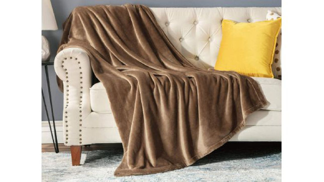 La manta está fabricada en Europa Manta suave y elegante para TV søstre & brødre Manta con ribete de alta calidad Manta para sofá con certificado Öko-Tex 100 150 x 200 cm beige 