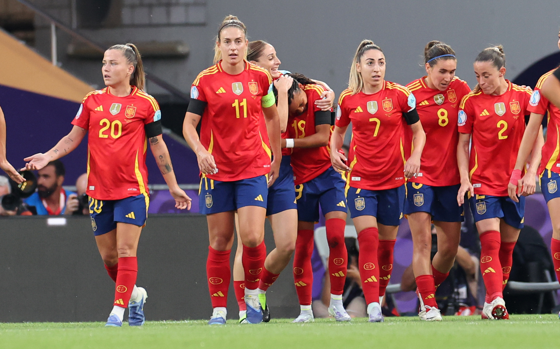 CLAUDIA PINA ALEXIA ESTHER GONZALEZ VICHY LOPEZ OLGA CARMONA MARIONA CALDENTEY Y ONA BATLLE
